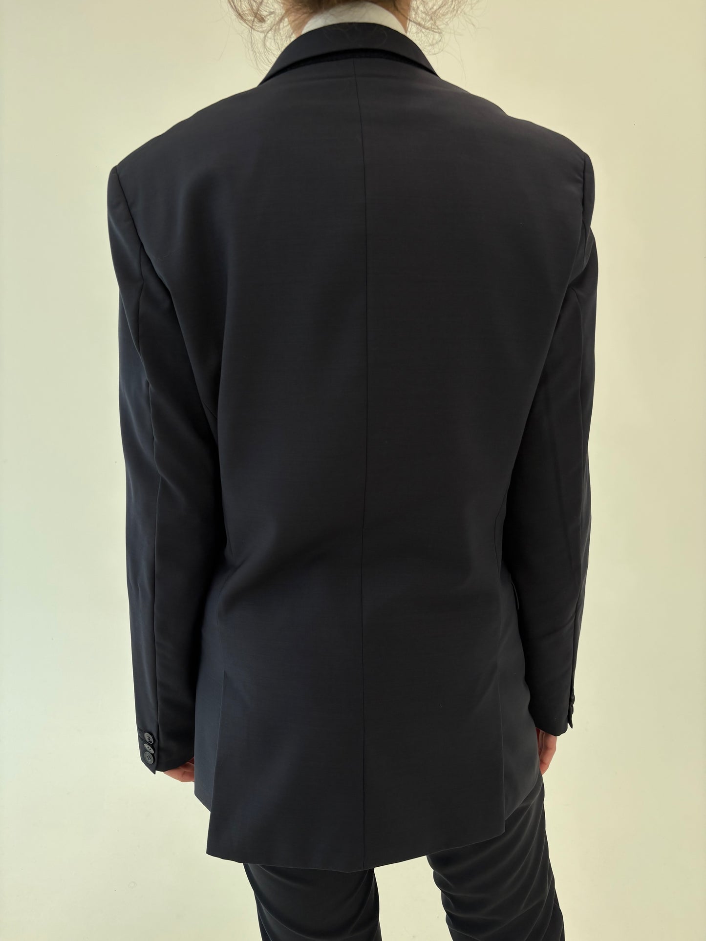 Costum Hugo Boss Navy din lana extrafina ușor lucioasă de la zi la seară