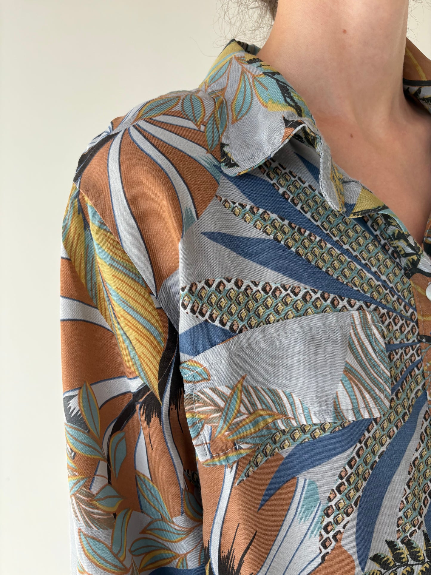 Cămașa vintage italiană baby blue cu print organic superb