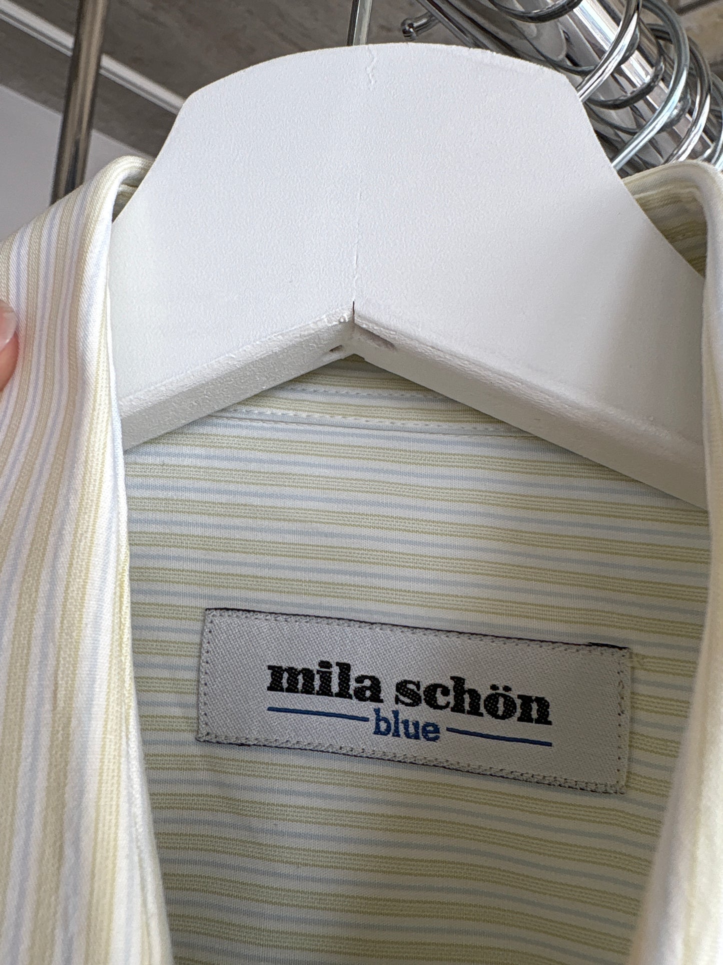 Cămașa cu dungi fine în culori pudrate de brand luxury Milla Schon