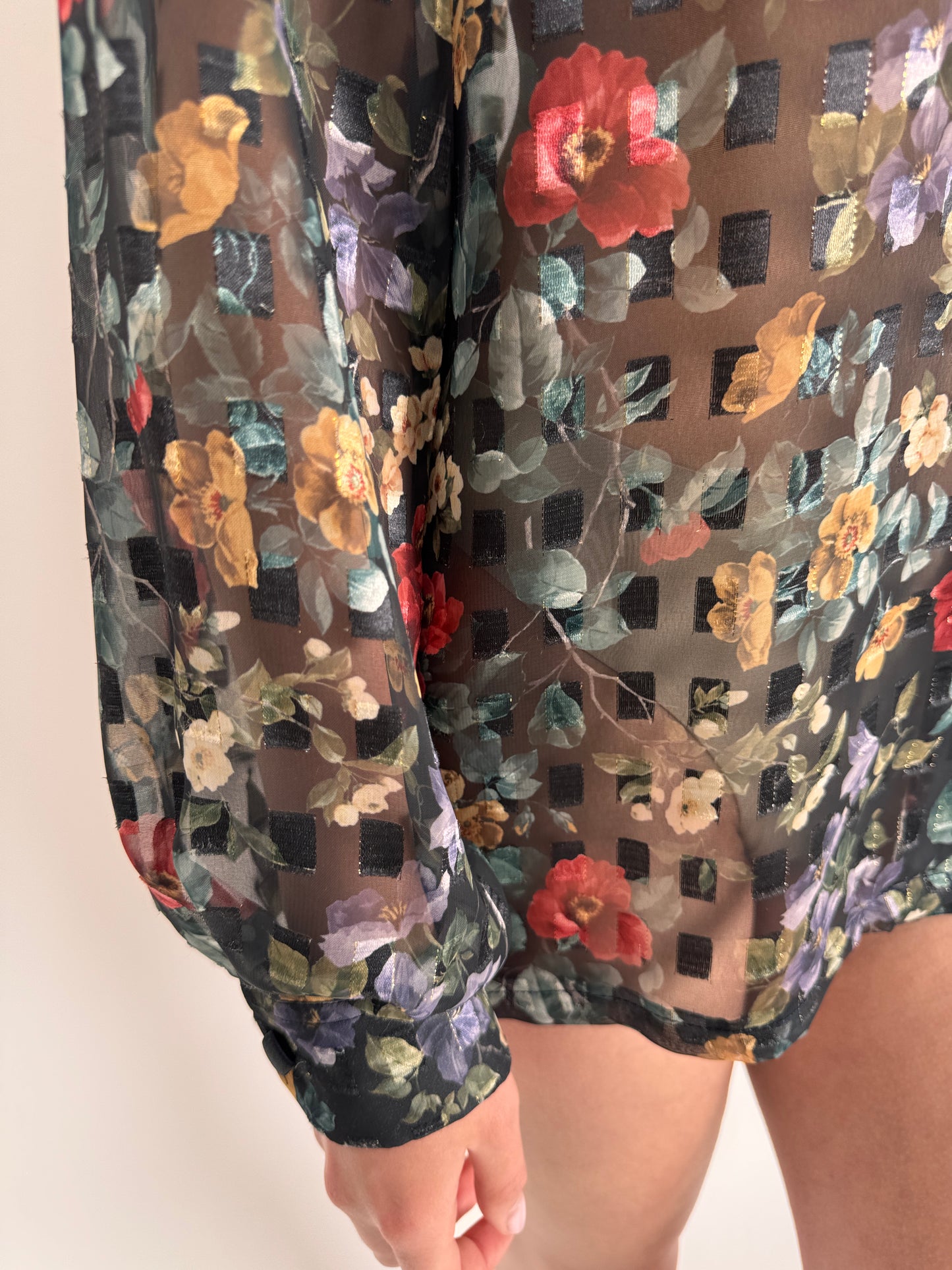 Cămașa cu print floral superb și print texturat