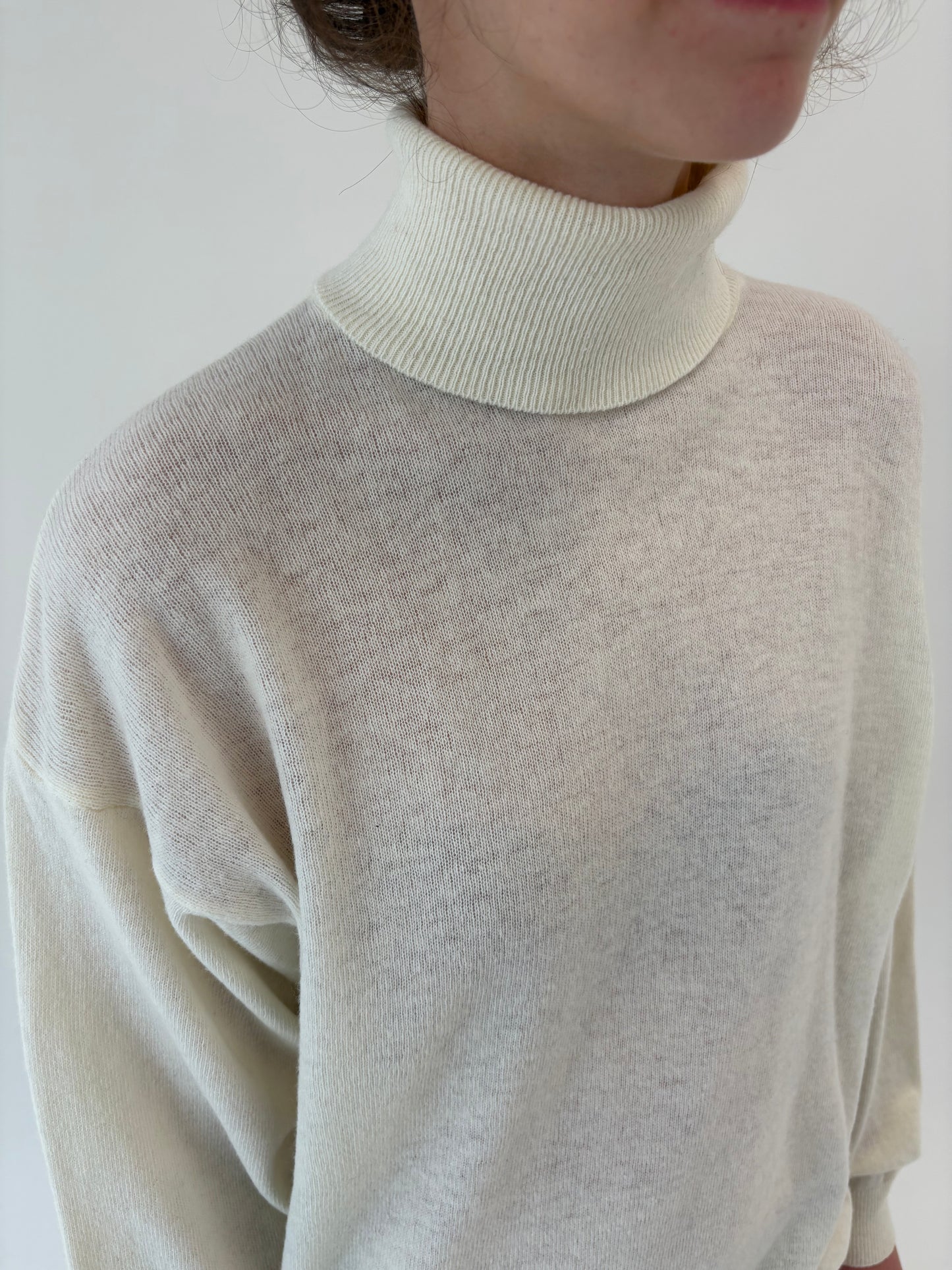 Maleta vintage off white în croi lejer din lana fina
