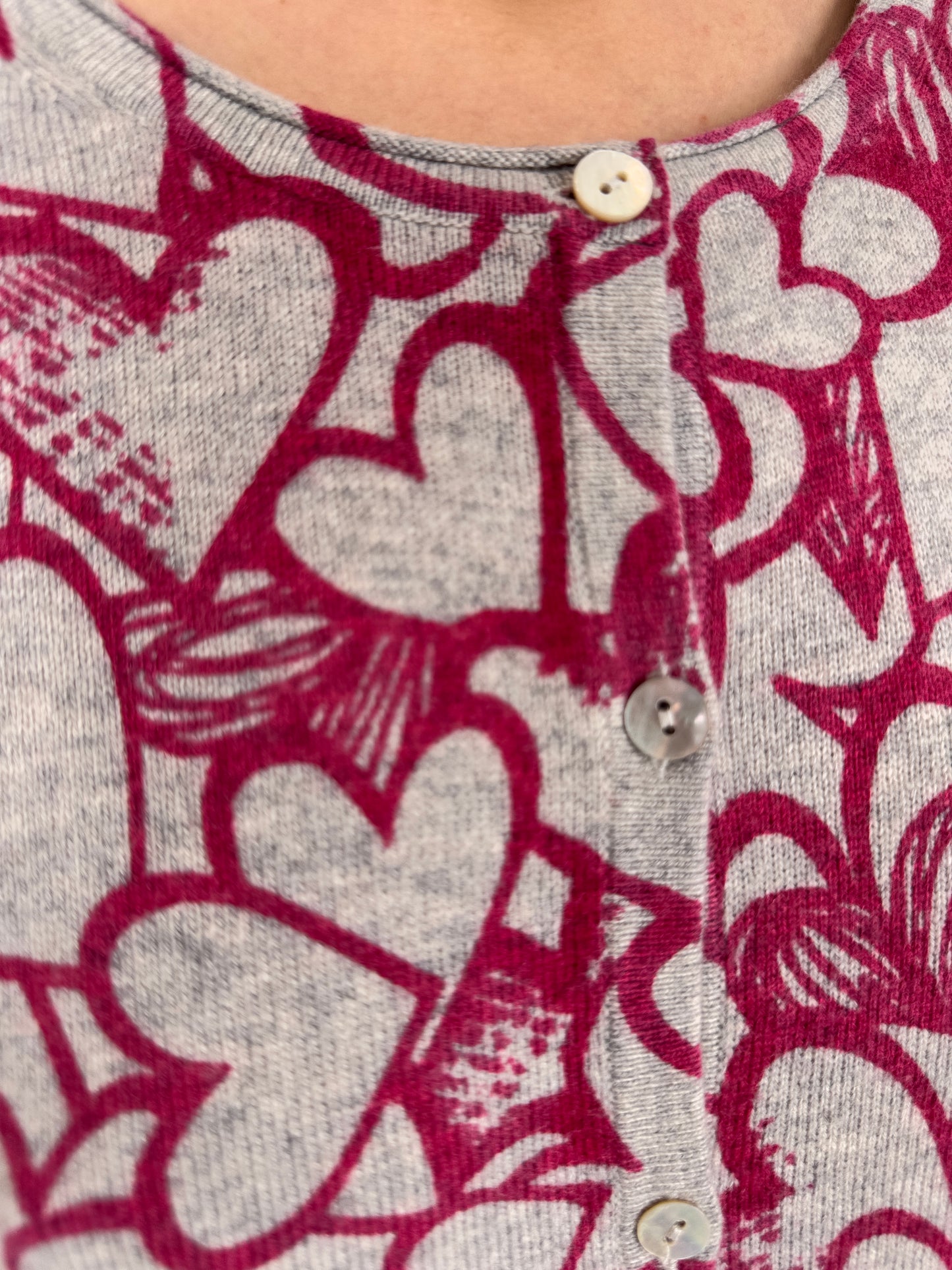 Cardigan cu print magenta din lana merino extrafina