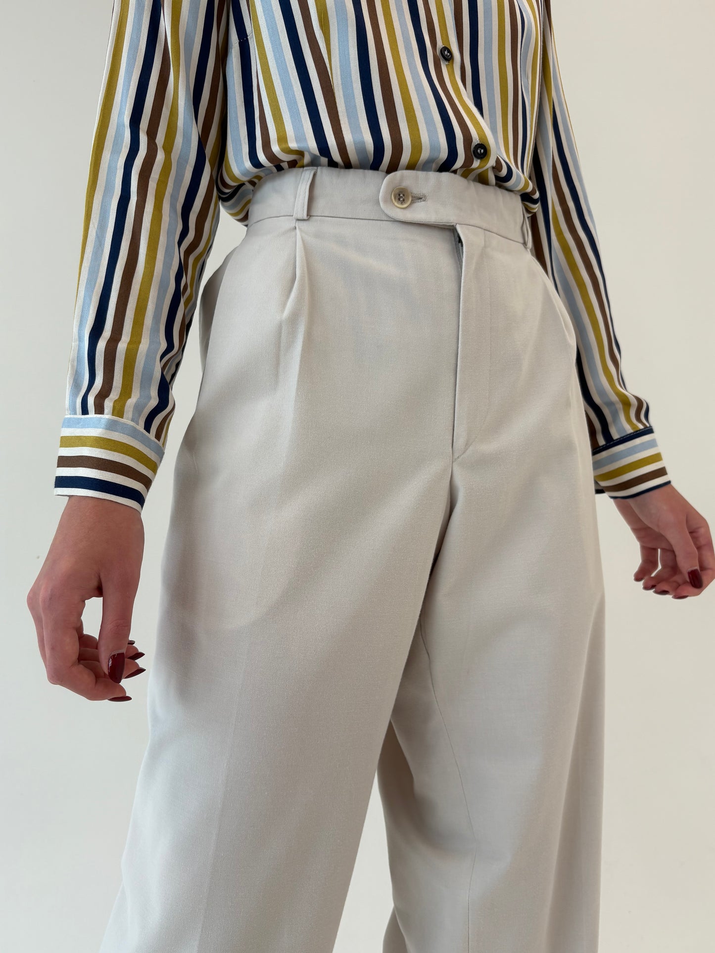 Pantaloni vintage off white italienești cu pense din gabardină de bumbac