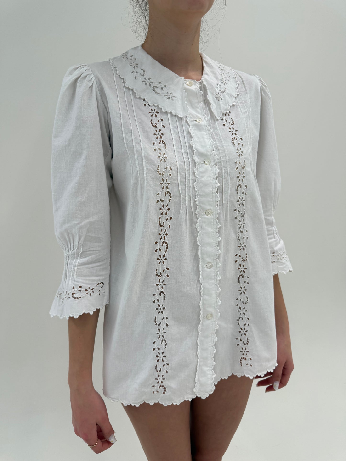 Cămașa vintage cu broderie anglaise manuală excepțională