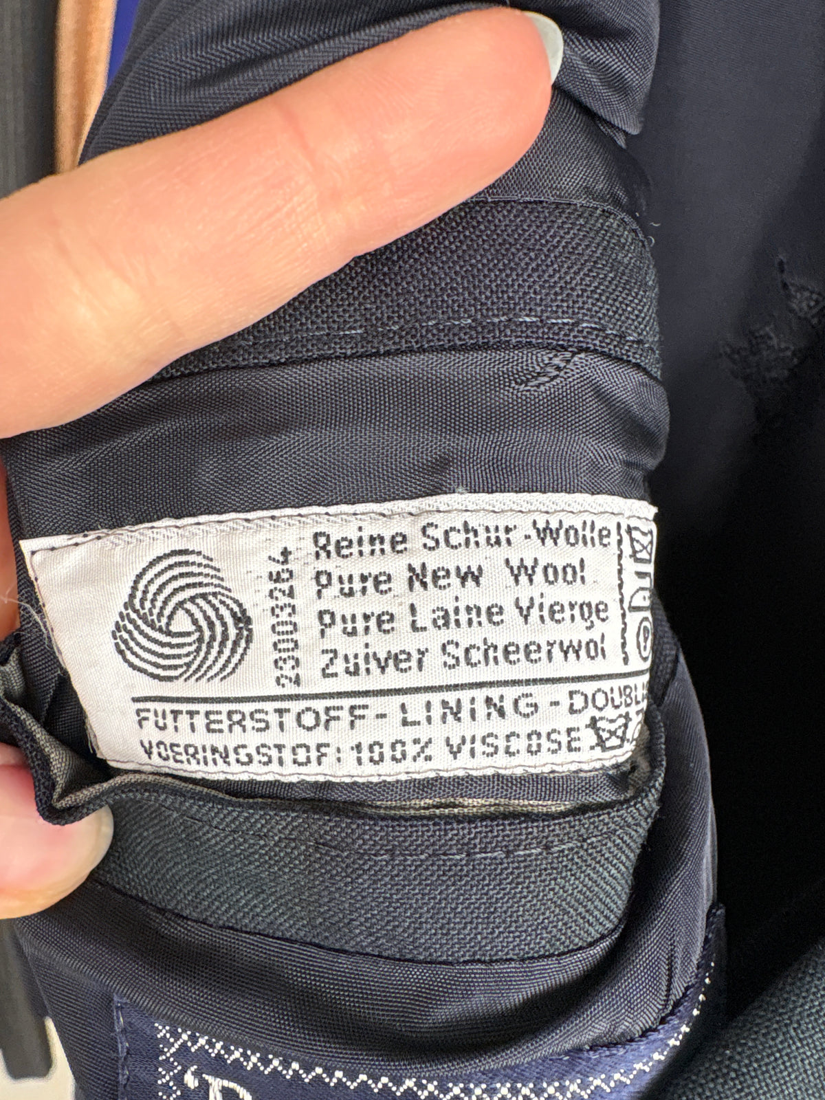 Sacou Burberry tall în croi actual din lana extrafina în carouri și combinație clasică de culori