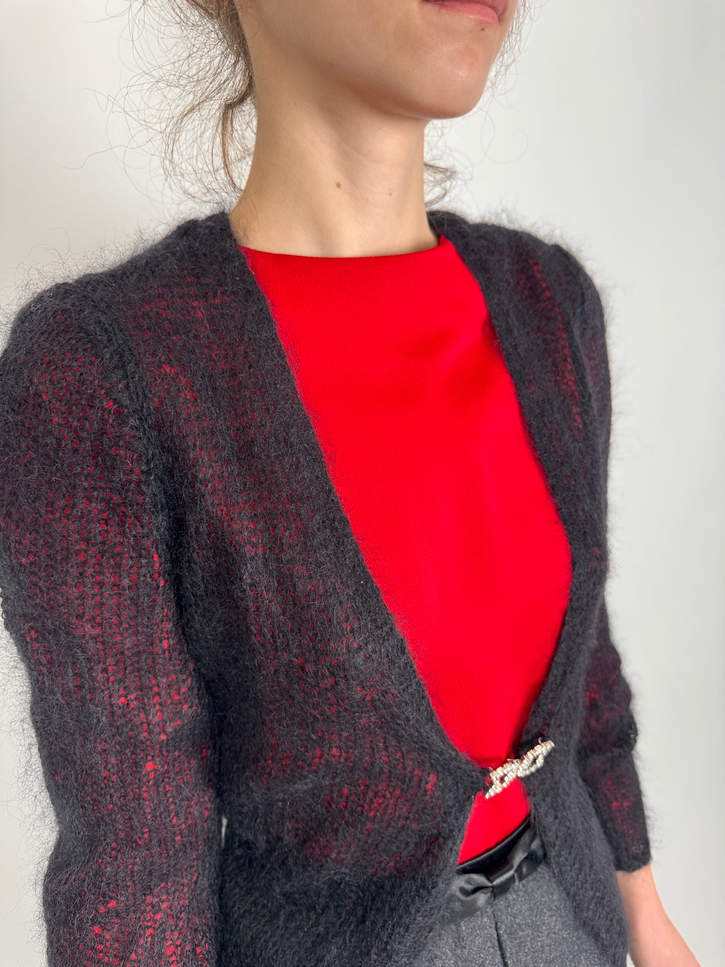 Cardigan negru din baby mohair cu închidere din cristale