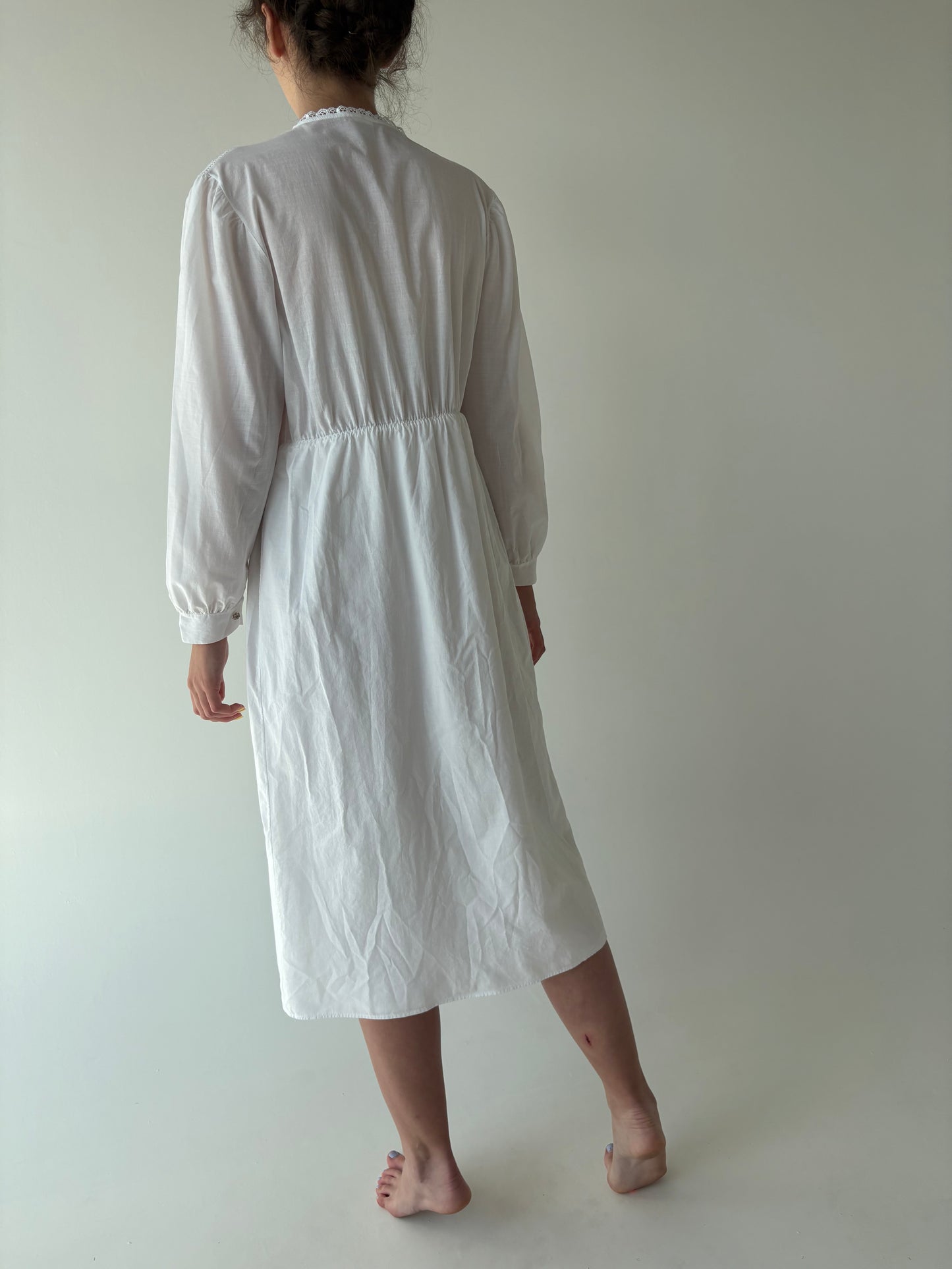 Rochie vintage italiană din panzica extrafina cu lucrătură manuală