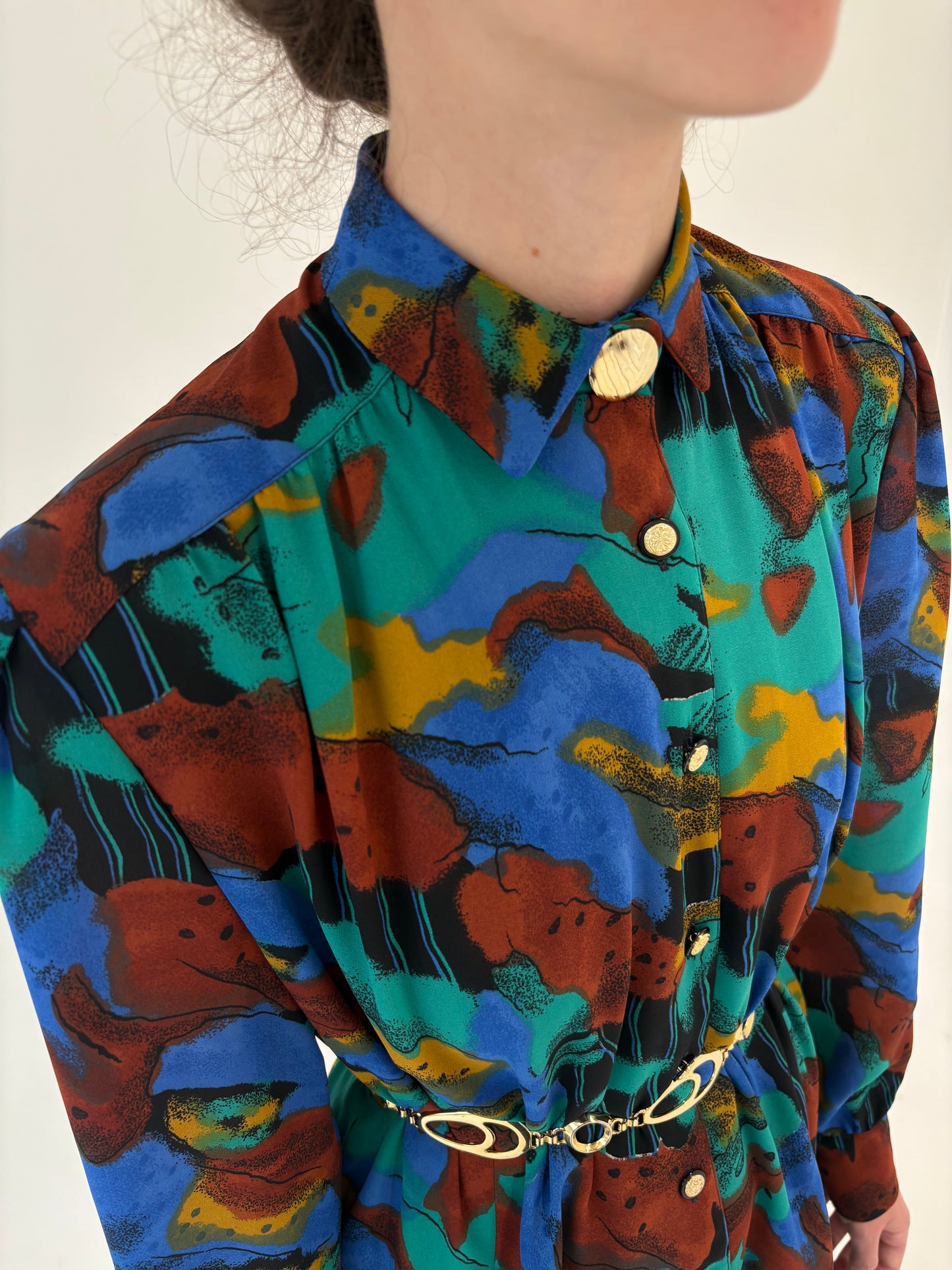 Rochie vintage în combinație superbă de culori cu nasturi metalici aurii