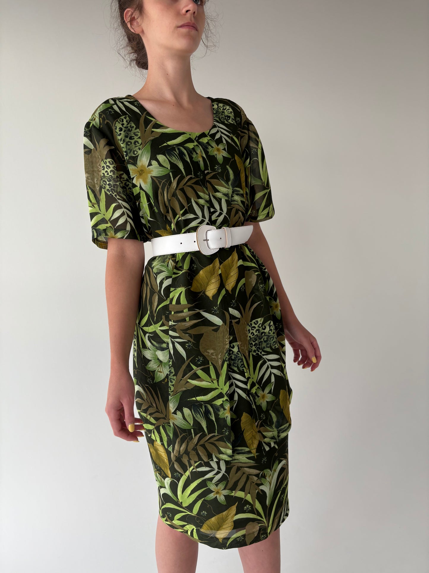 Rochie vinatge în nuanțe de verde și croi petale cu print organic superb