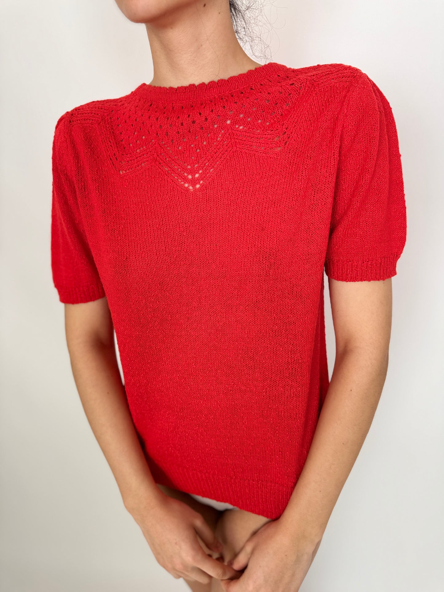 Top vintage roșu tricot dantelat