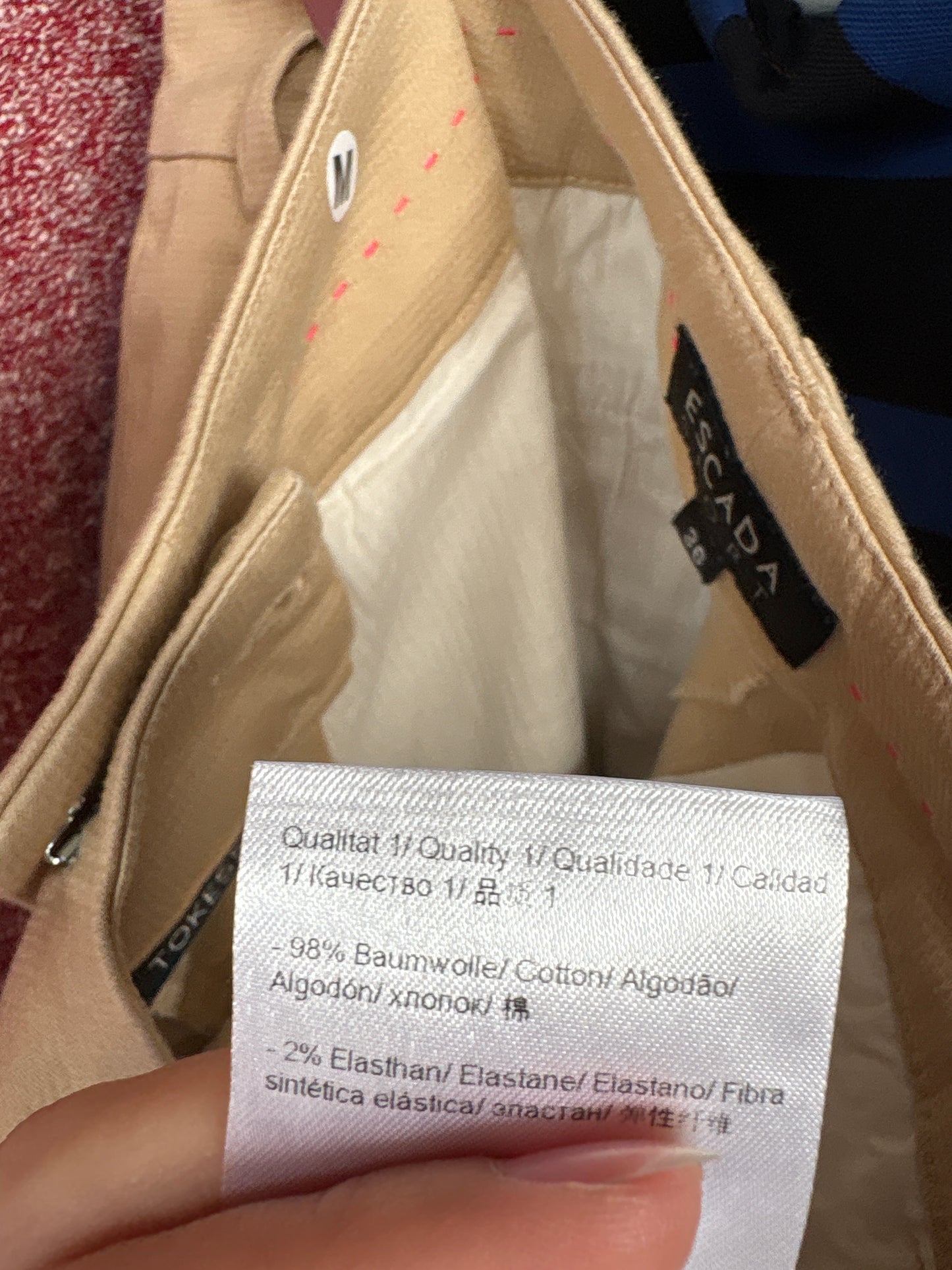 Pantaloni camel Escada modelatori foarte ușor satinați