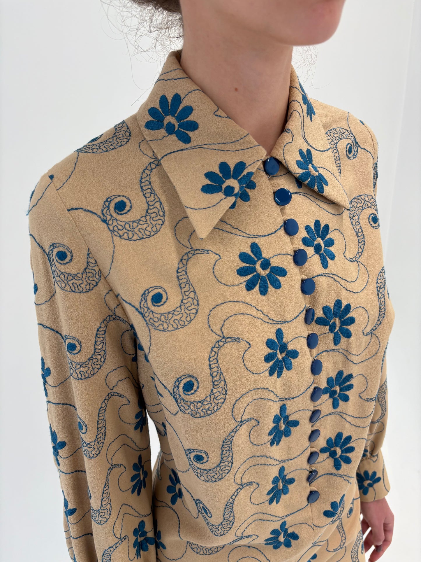 Rochie vintage camel din stofa de lana extrafina integral brodată
