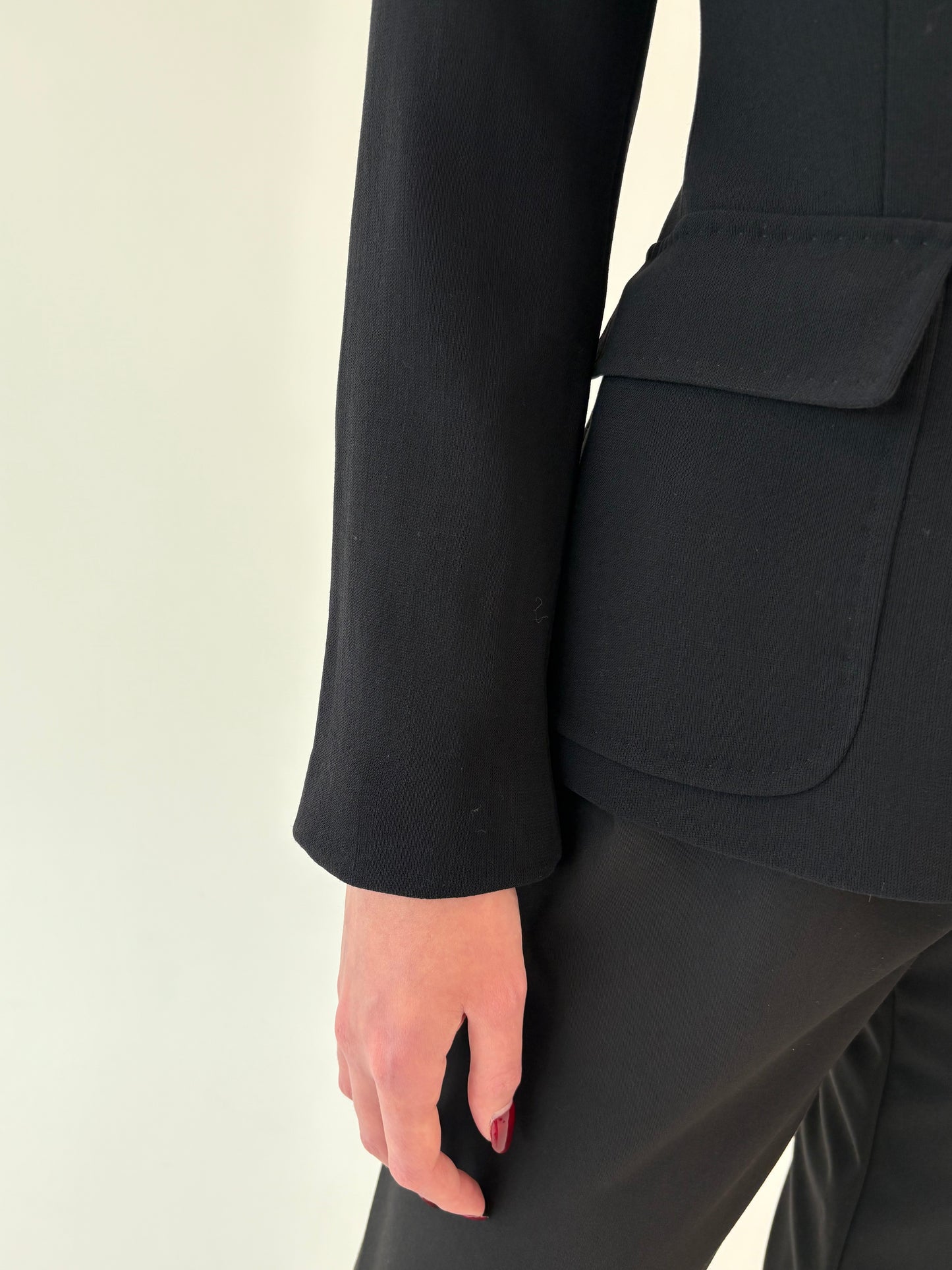 Sacou negru Max Mara din stofă de lana extrafina confort în croi ușor cambrat