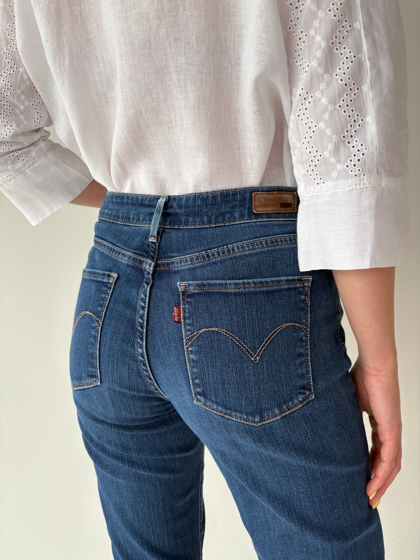 Jeans Levi’s straight leg petite demi curve modelator classic wash