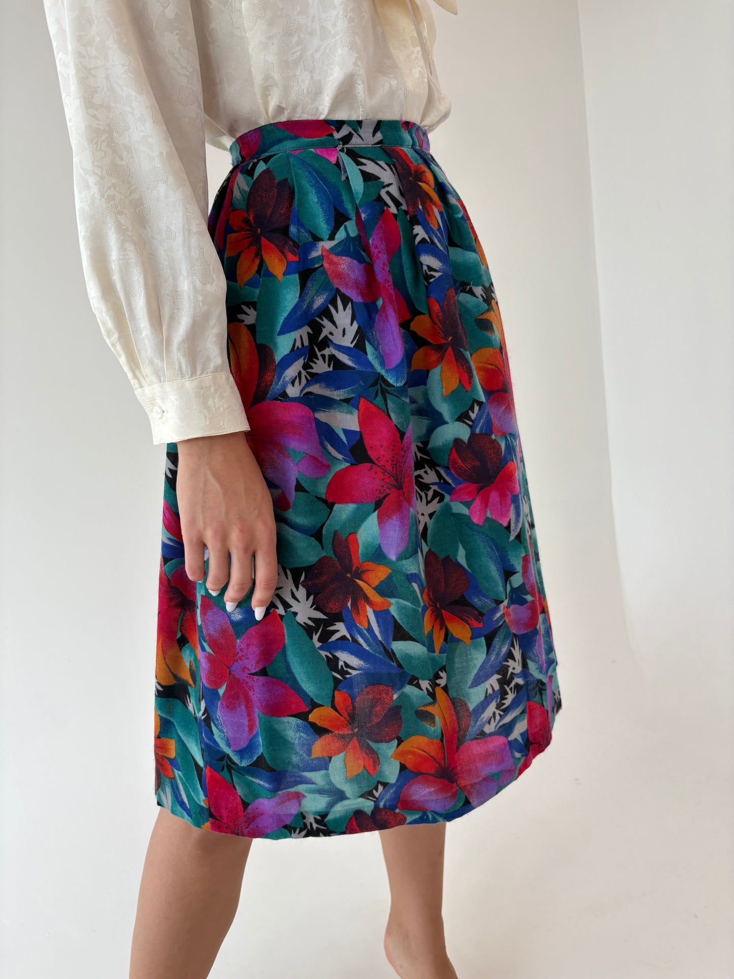 Fustă vintage din lanita extrafina în culori superbe și print floral