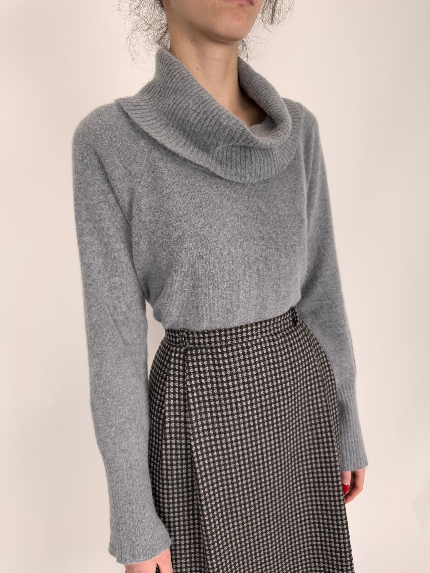 Maleta cu guler sal pebble gray din lana extrafina și Angora