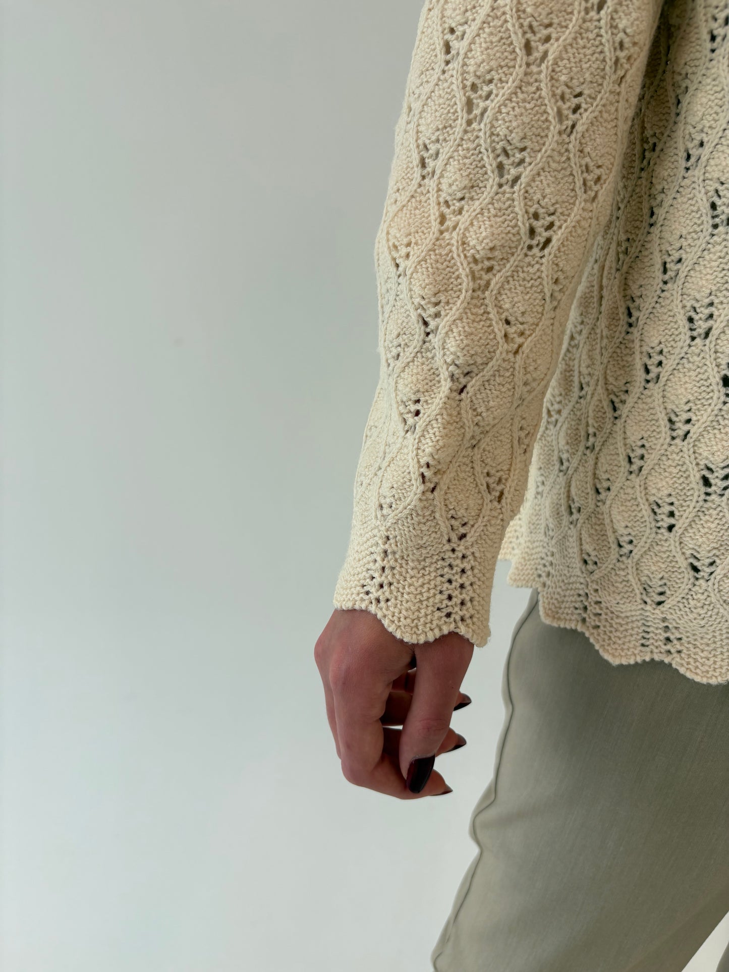 Cardigan vintage butter white lucrat manual din lana 3D dantelata
