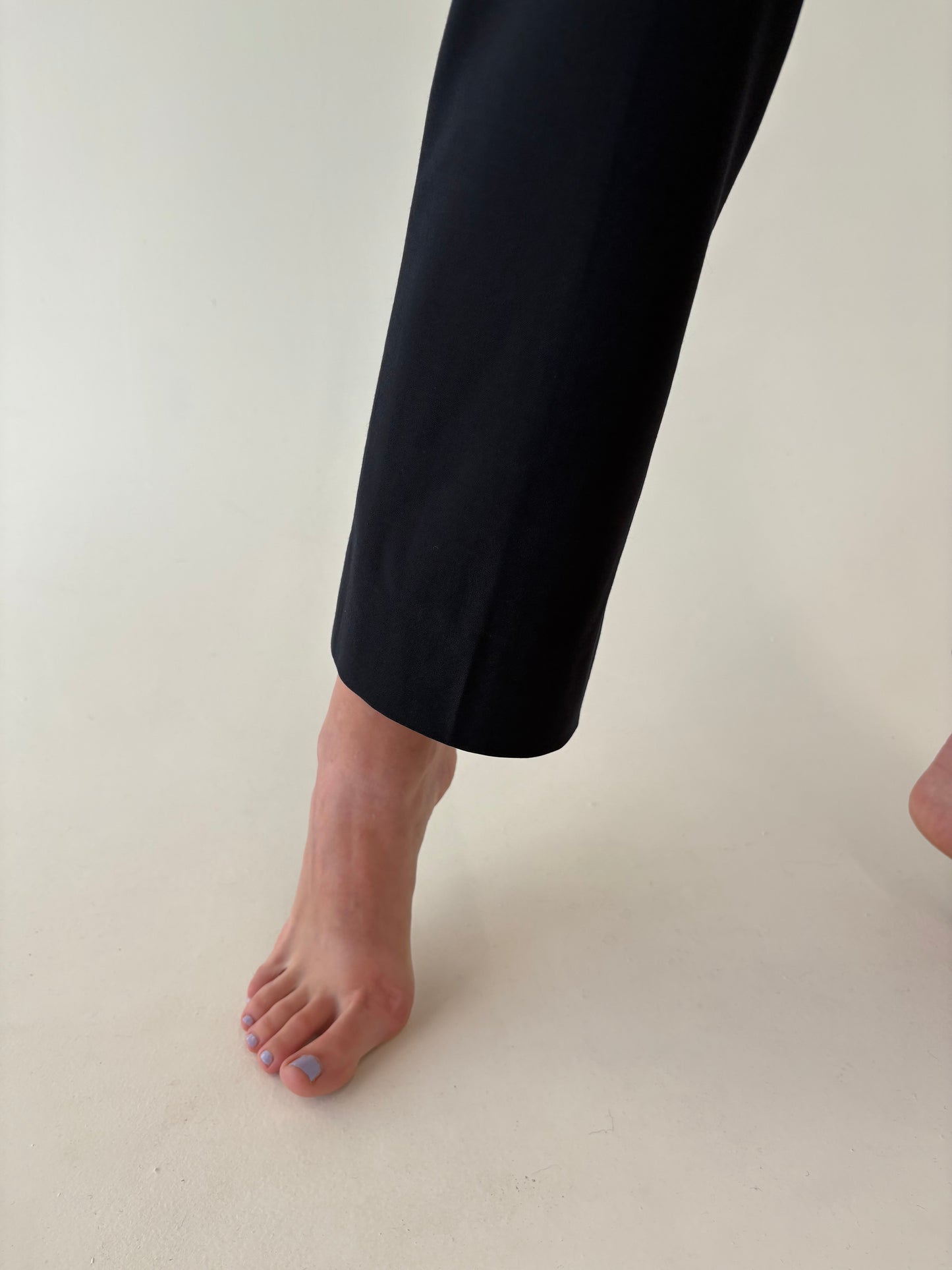 Pantaloni Navy din stofă de lana extrafina confort cu un touch strech