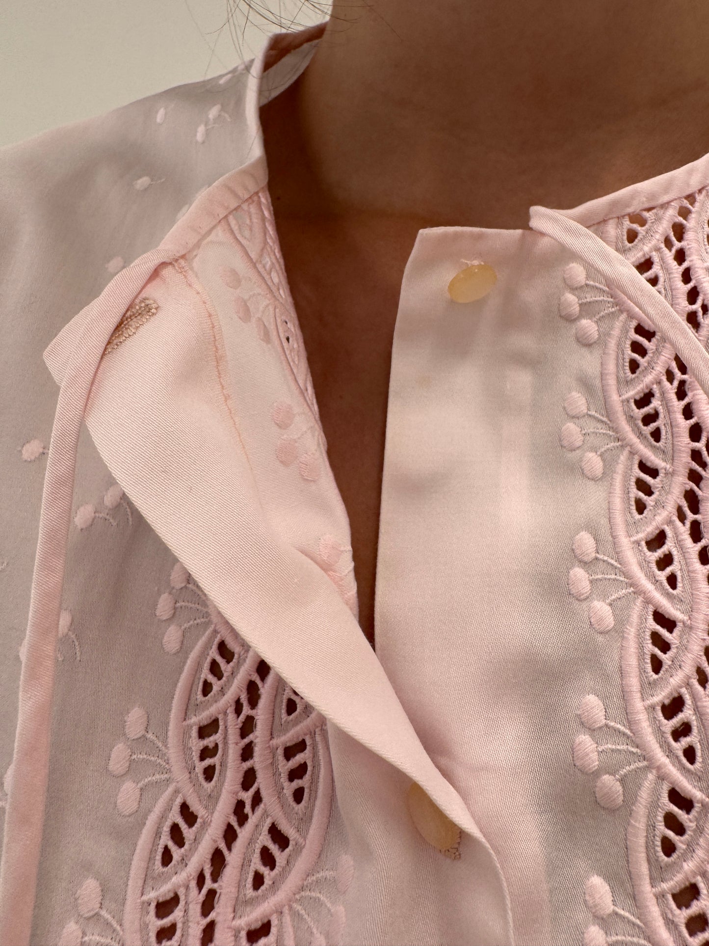 Cămașa vintage powder pink cu broderie din poplin ușor satinat premium