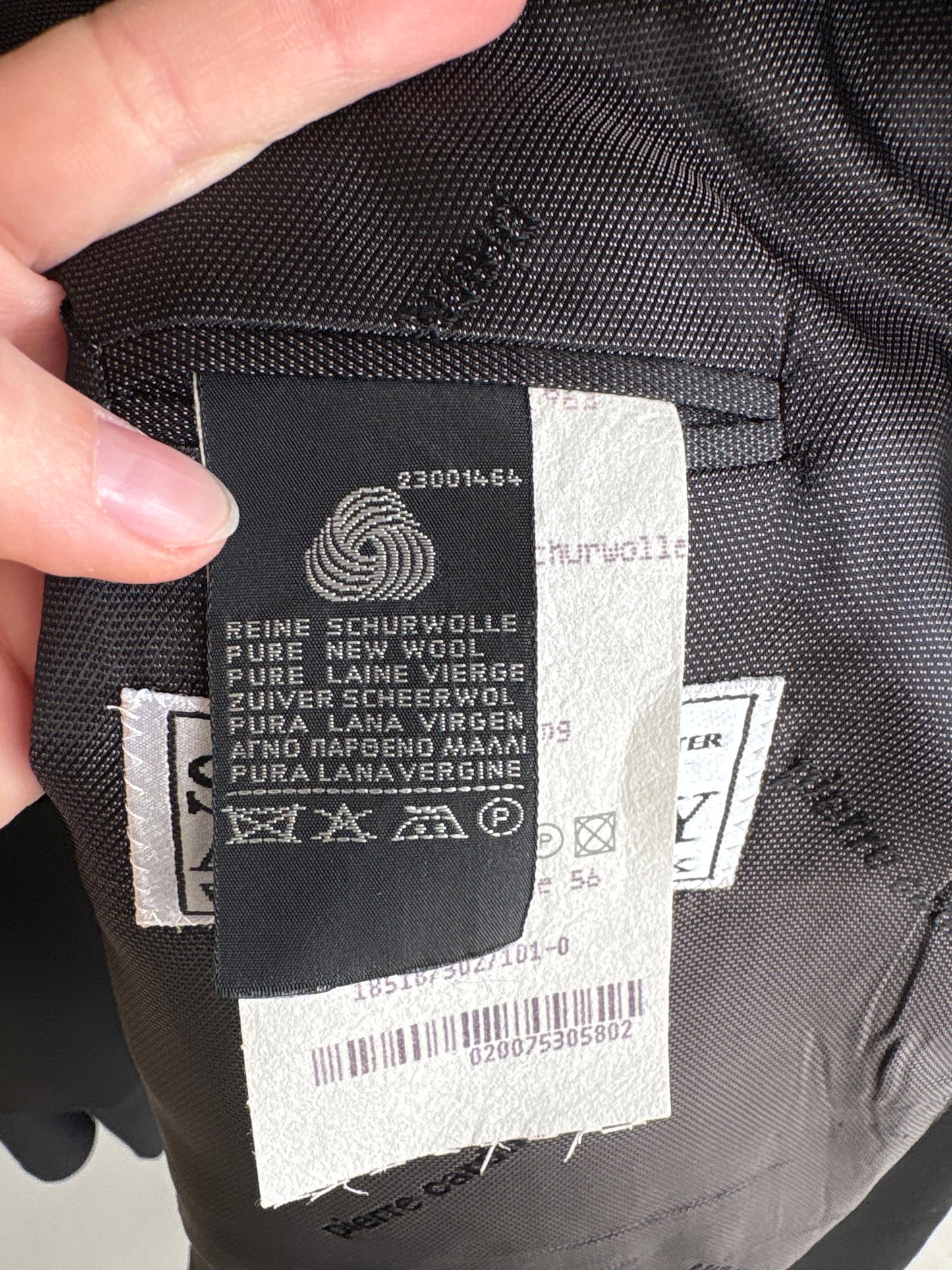 Costum luxury vintage Pierre Cardin cu revere satinate din lanita subțire