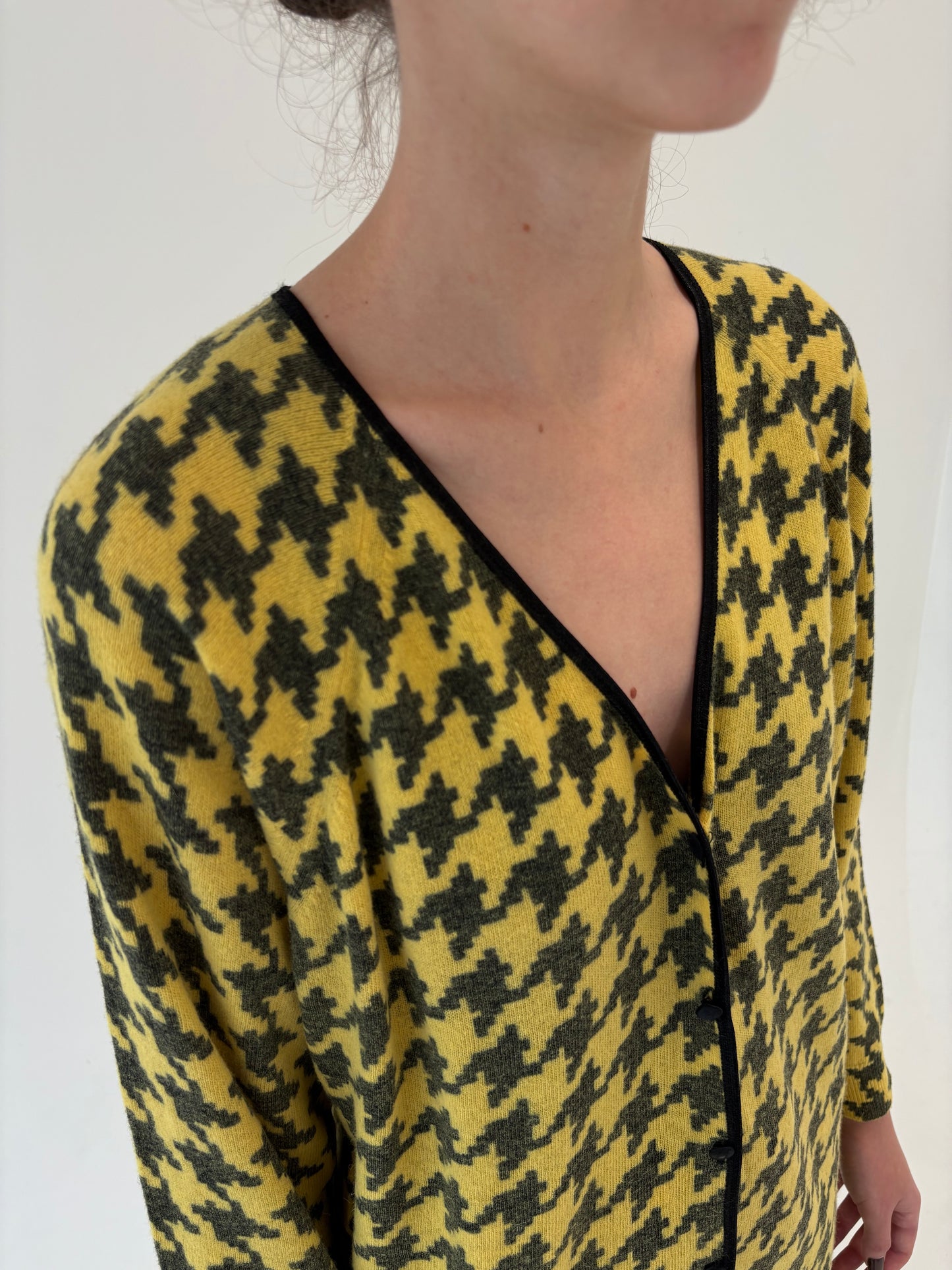 Cardigan italian din lana extrafina cu Angora și print pied de coq