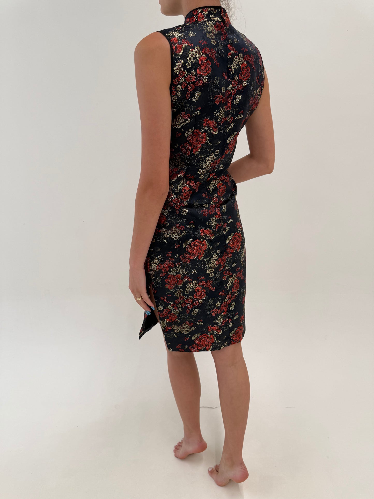 Rochie neagră din jacquard de mătase naturală cu influențe asiatice