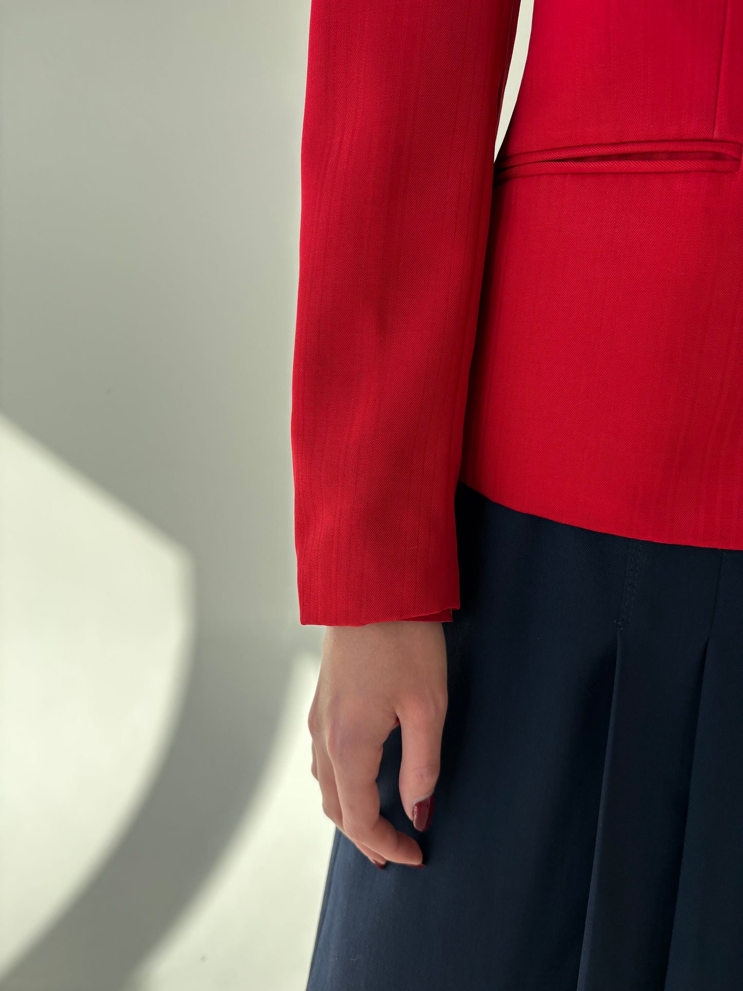 Sacou vintage ușor cambrat cherry red din stofă de lana extrafina
