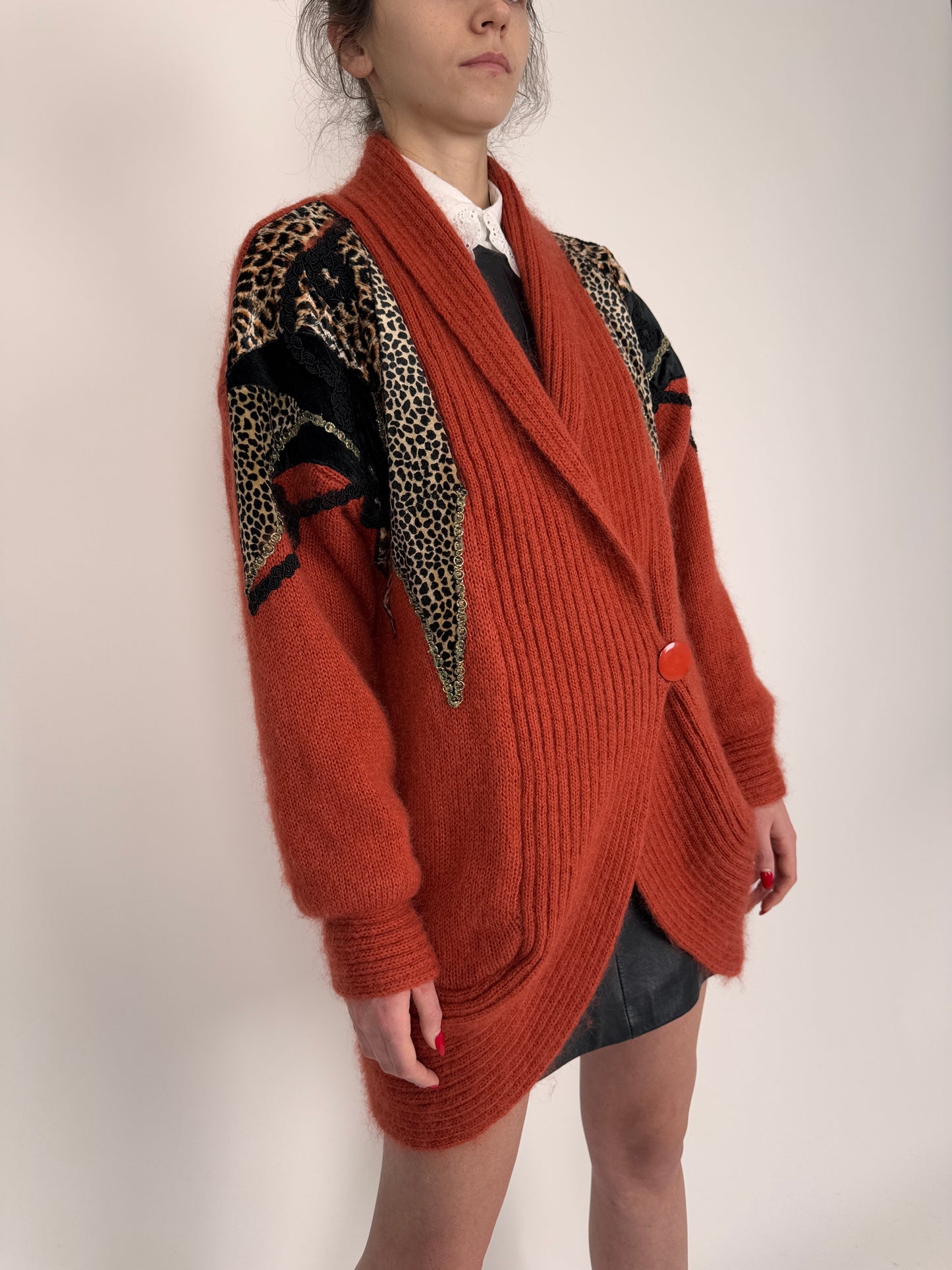 Jacheta vintage groasă din lana și mohair cu aplicații animal print