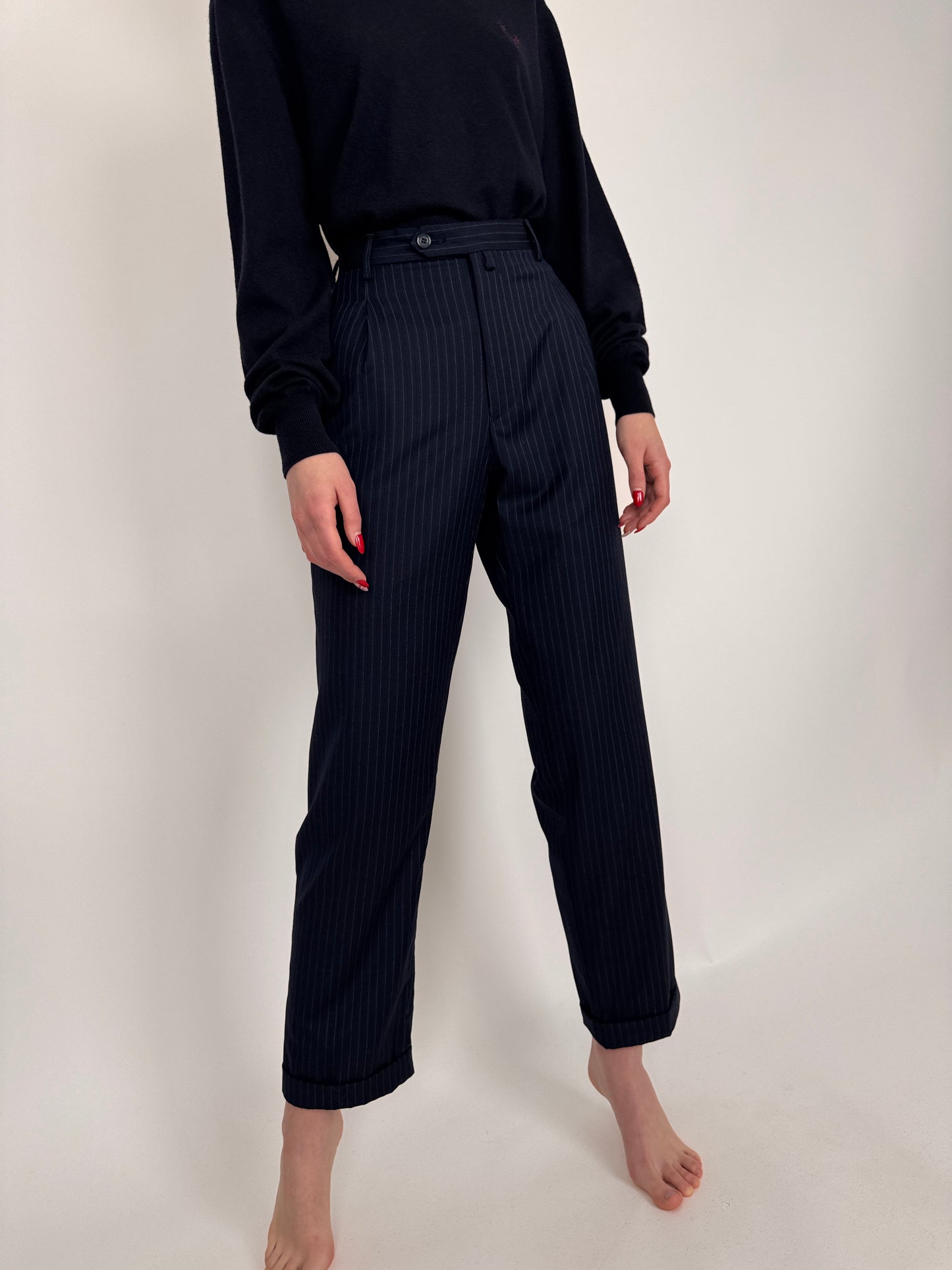 Costum Navy cu dungi fine ivoire din lana merino extrafina ușor lucioasă