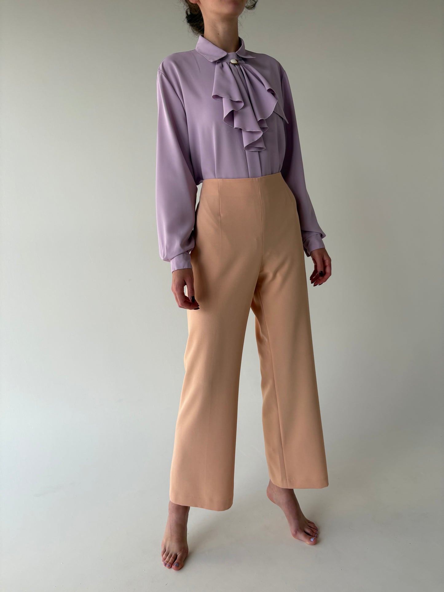 Pantaloni spre palazzo peach nude din stofita cu talie înaltă