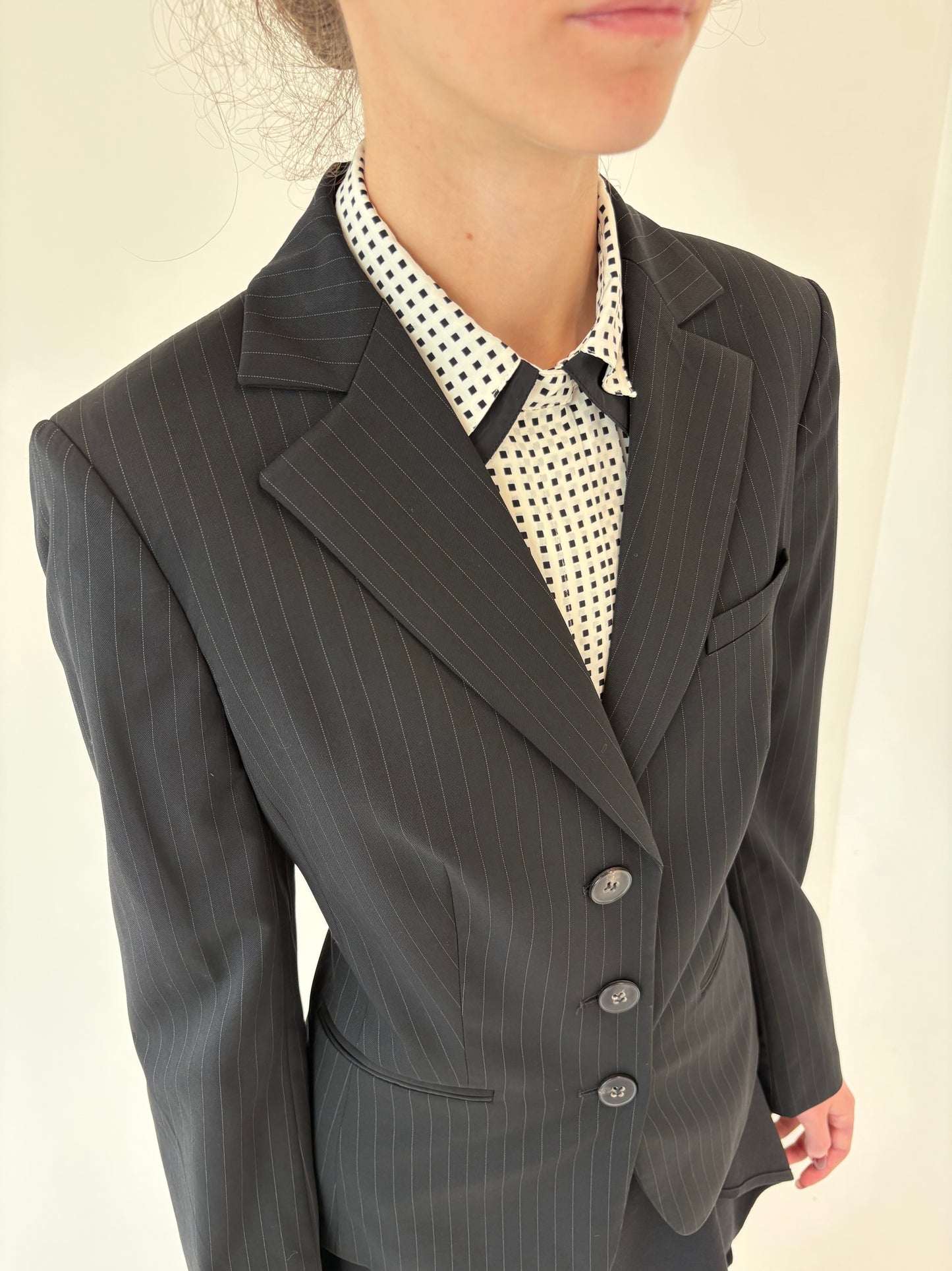 Sacou tall Hugo Boss din lana extrafina confort și dungi fine verticale