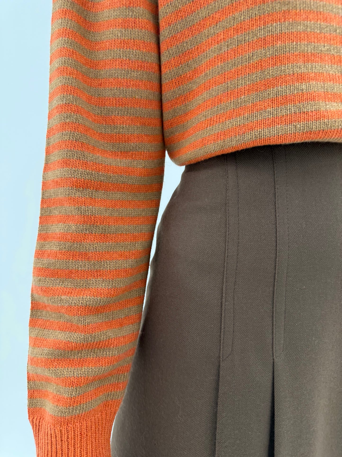 Fustă plisată chocolate brown din lana extrafina pura certificată