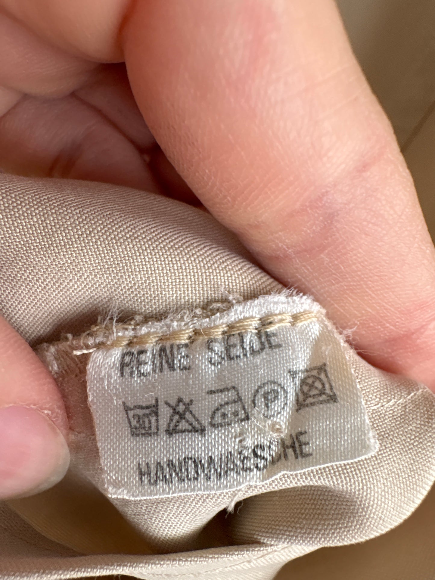 Cămașa cambrata din mătase naturală sand nude de brand