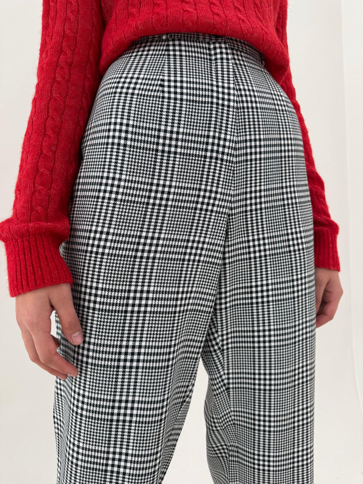 Pantaloni în carouri alb negru din stofita cu talie ultra înaltă marcată