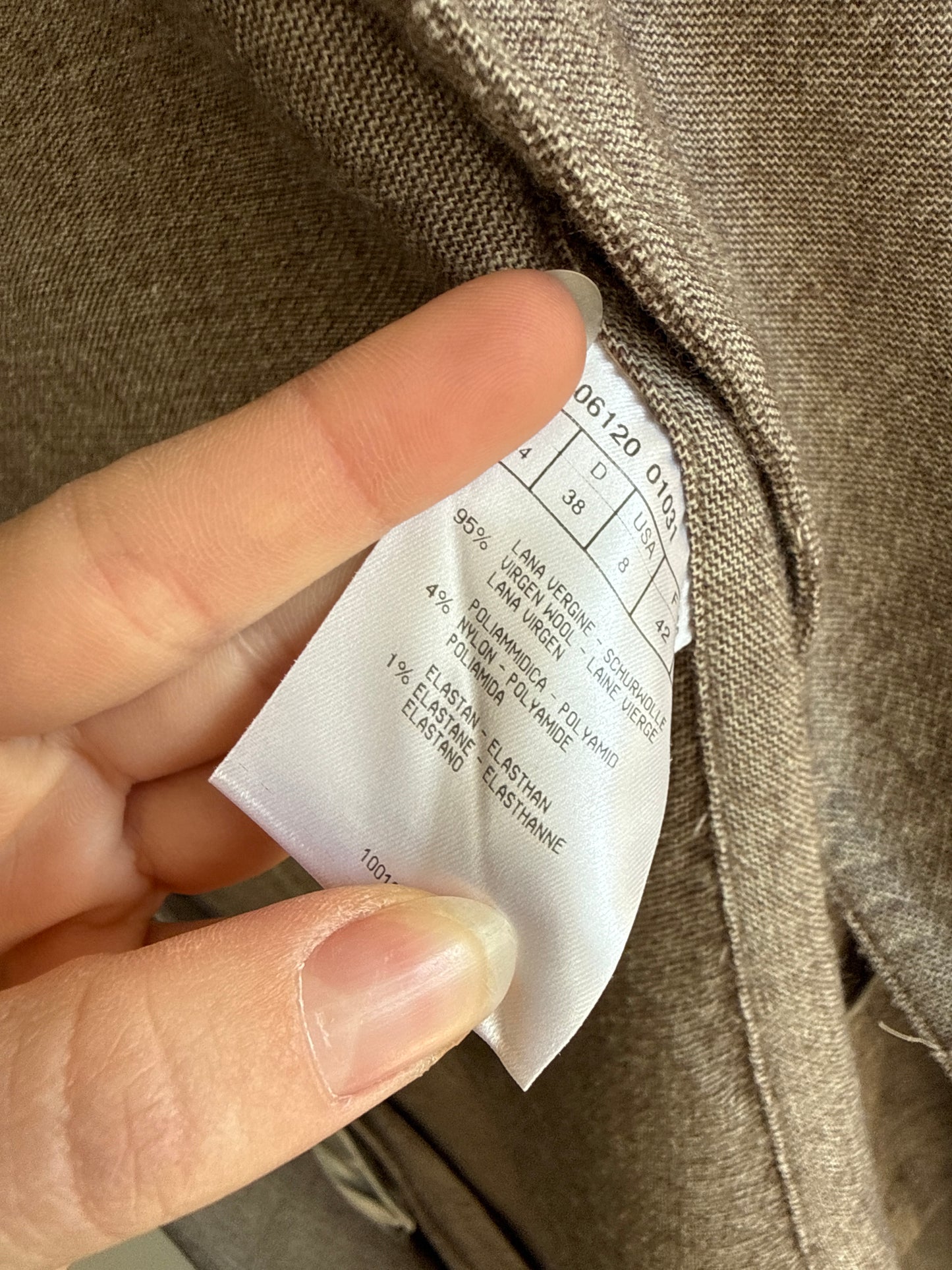 Pardesiu Hugo Boss light taupe din lanita subtire extrafina de primăvară