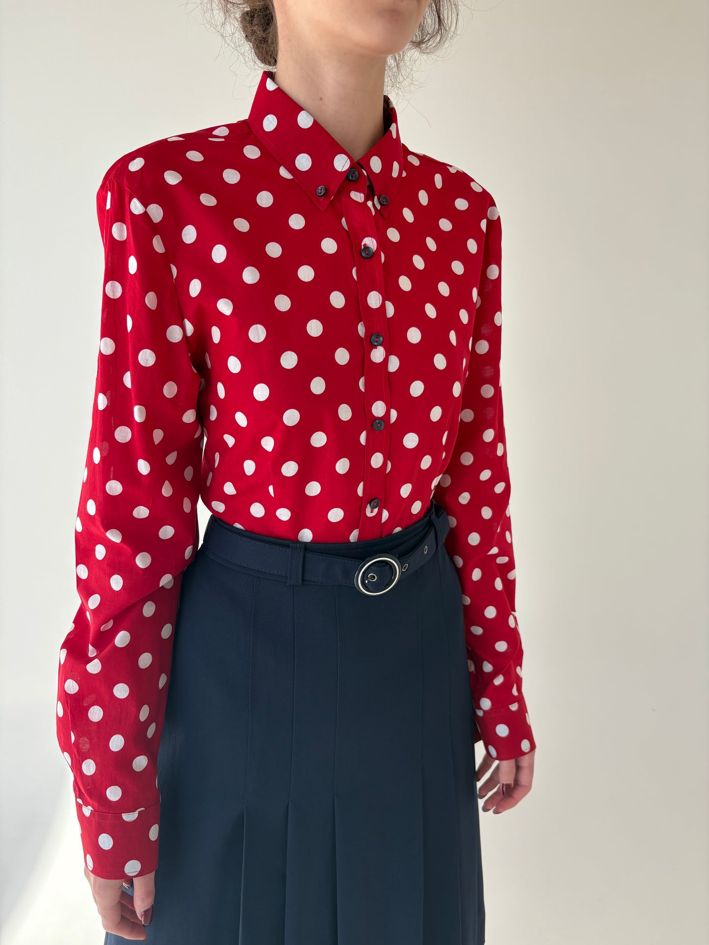 Cămașa premium cherry red cu buline din poplin texturat de bumbac