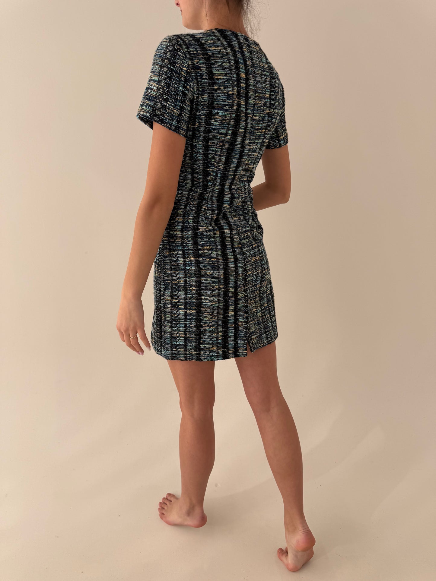 Rochie în croi minimalist din tweed excepțional de bumbac în stil Chanel