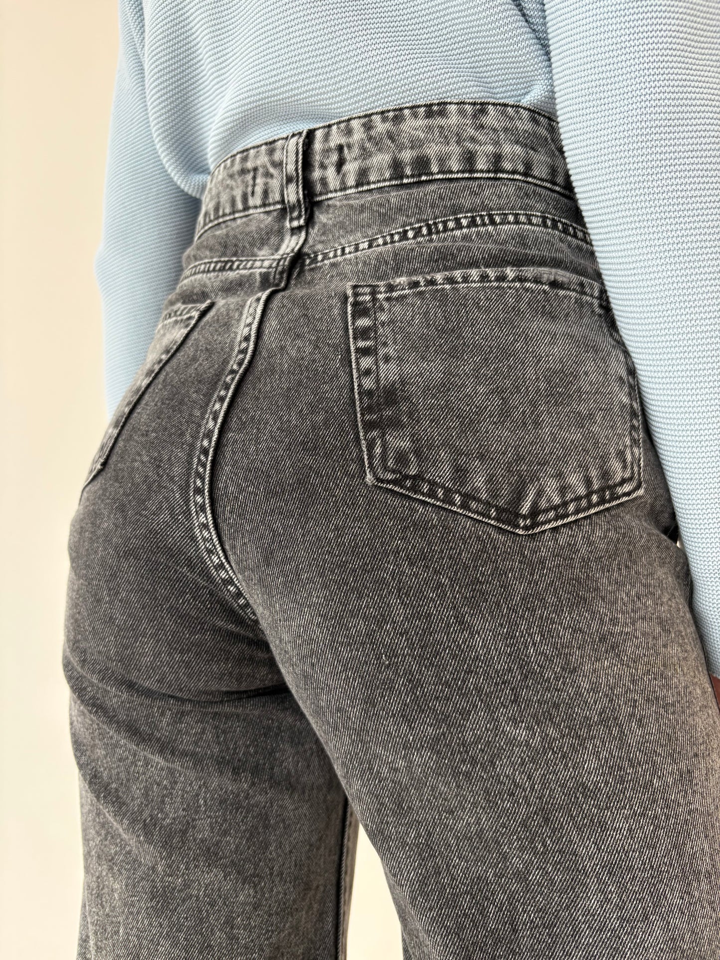 Jeans dark wash cu talie ultra înaltă în croi spre palazzo
