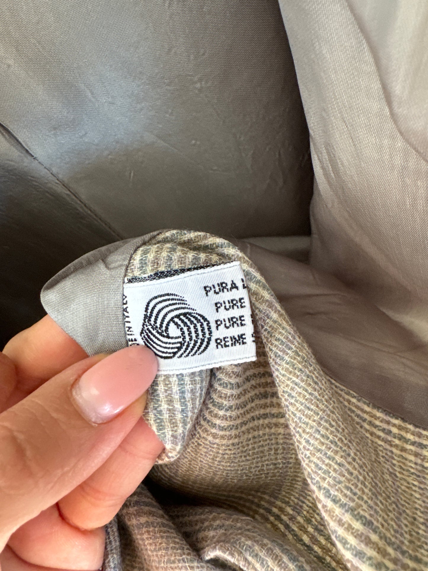 Sacou italian petite warm gray în carouri fine din lana pura extrafina certificată