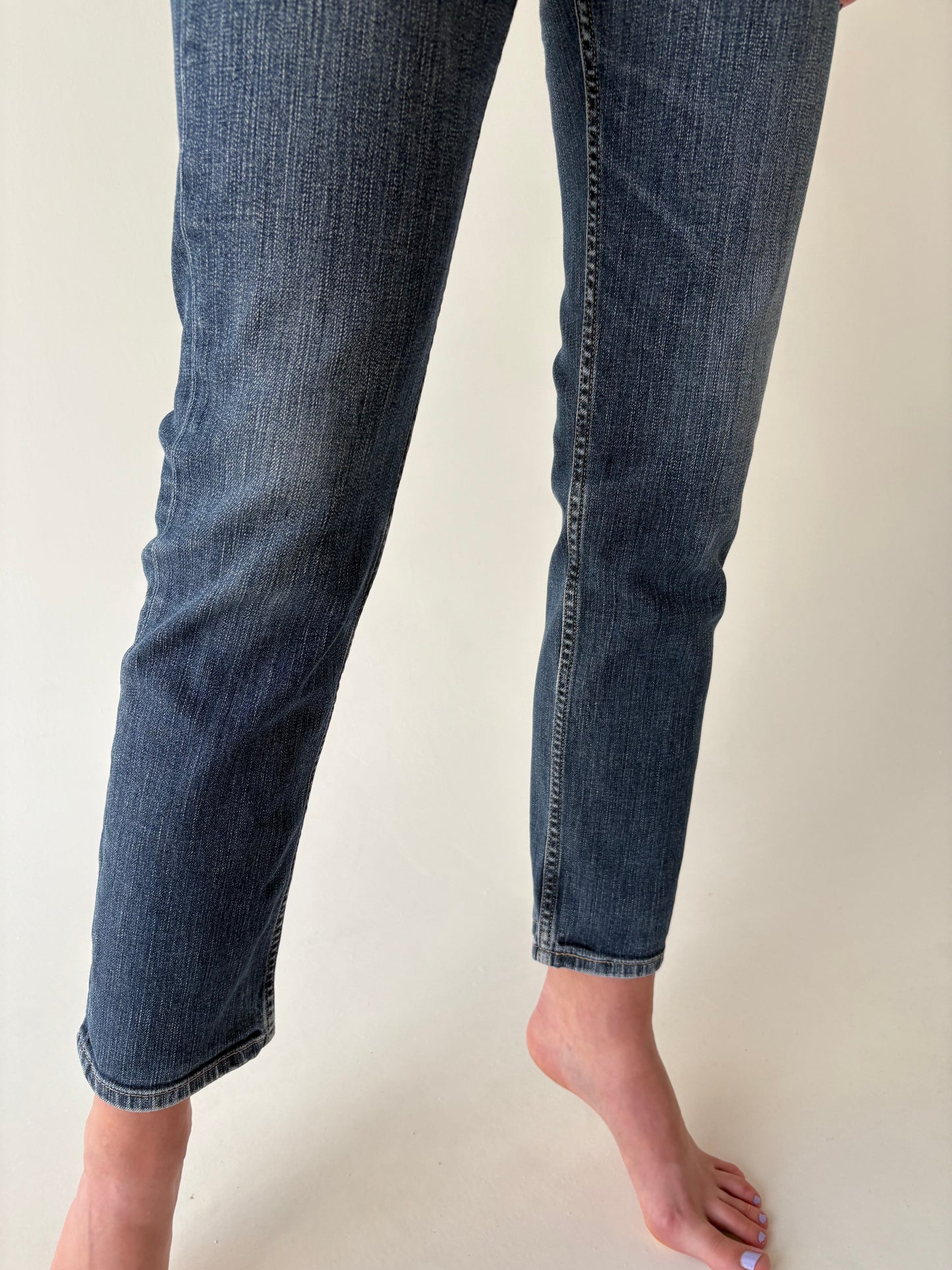 Jeans vintage Levi’s anii 2000 model 511 ușor modelatori