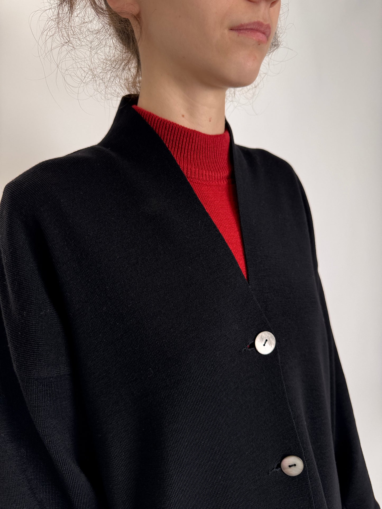 Cardigan lung negru minimalist din lana merino extrafina