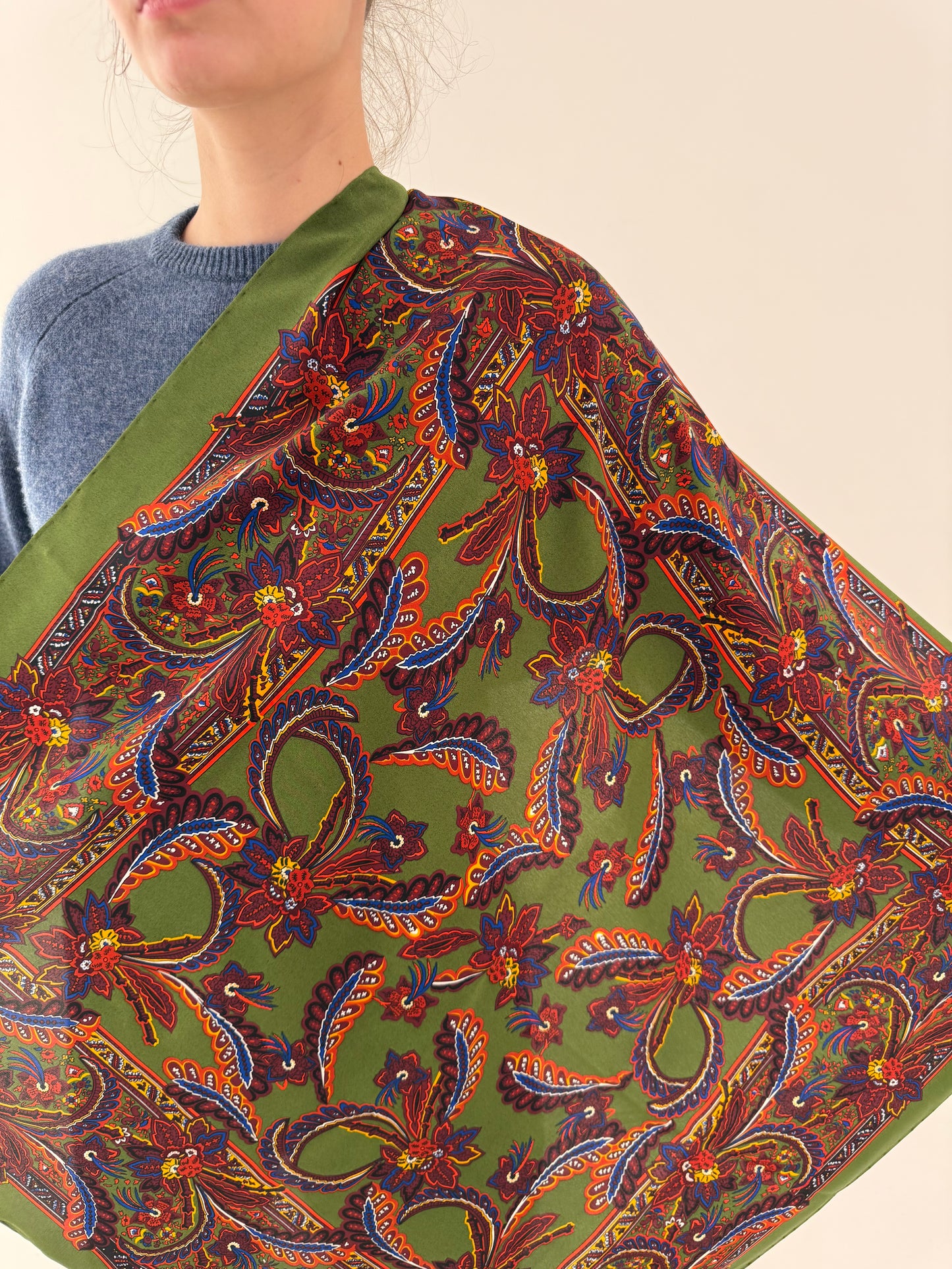 Eșarfă de brand luxury vintage Louis Feraud din mătase naturală