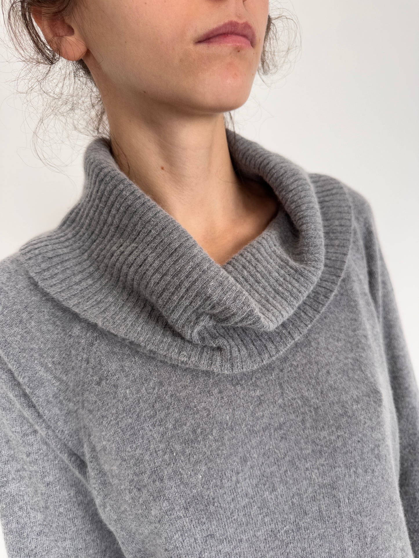 Maleta cu guler sal pebble gray din lana extrafina și Angora