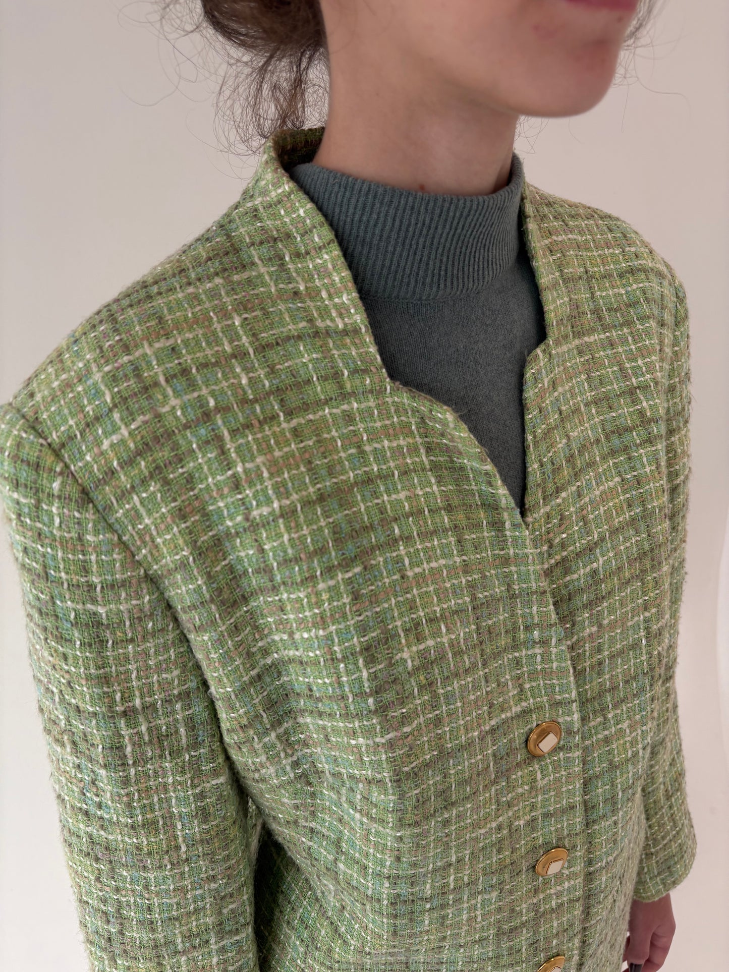 Sacou din tweed în stil Chanel verde crud ușor cambrat petite
