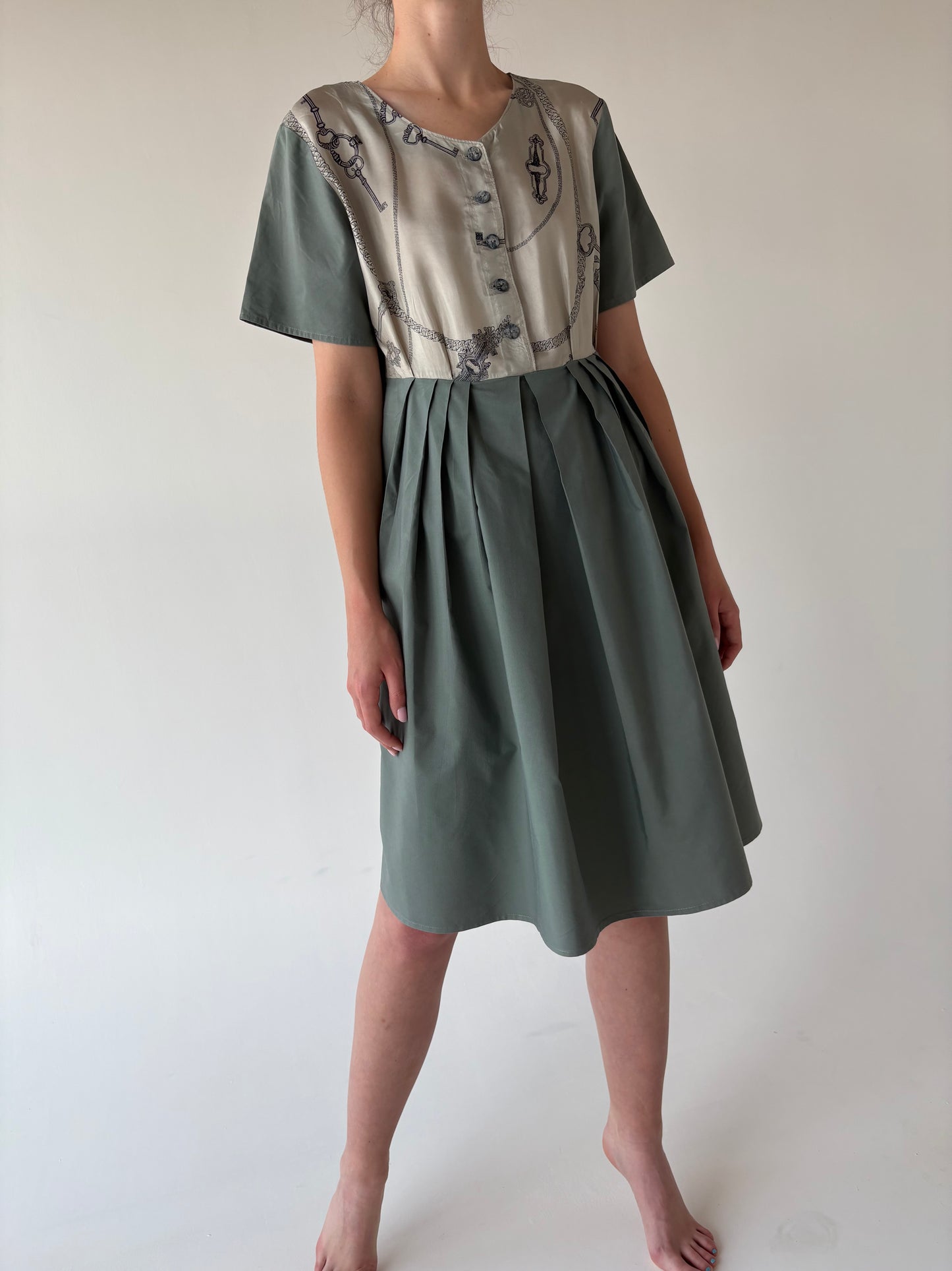 Rochie vintage cu print baroc și talie marcată