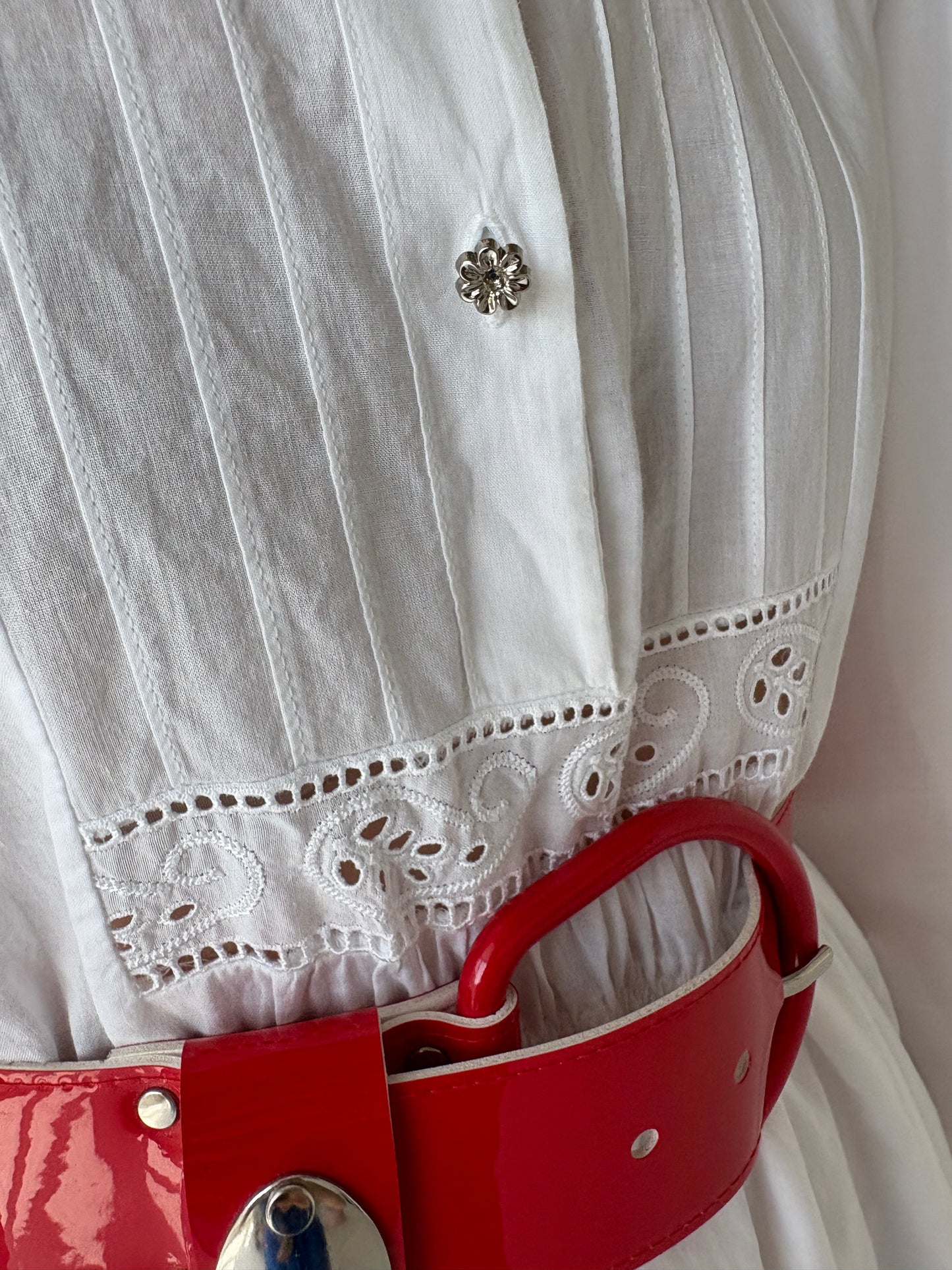 Rochie vintage italiană din panzica extrafina cu lucrătură manuală