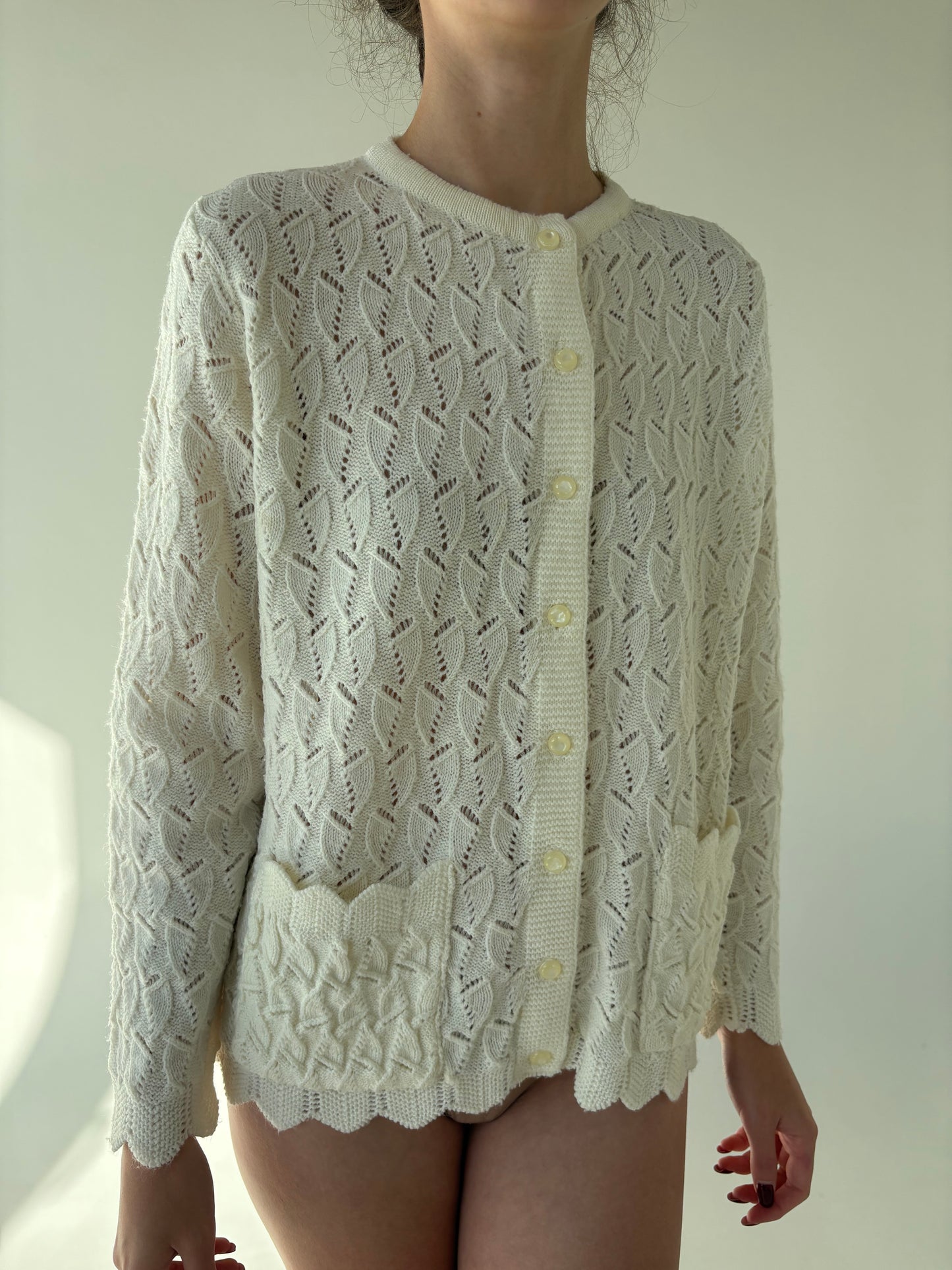 Cardigan vintage butter white dantelat din lana fina plină