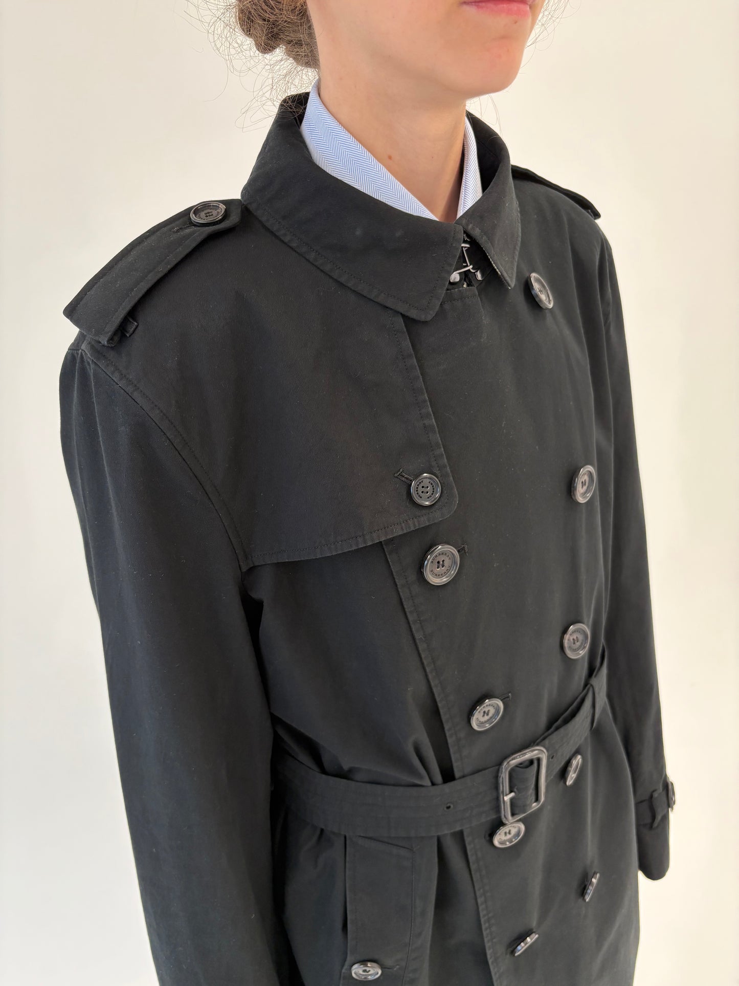 Trench Burberry negru model Kensington Heritage