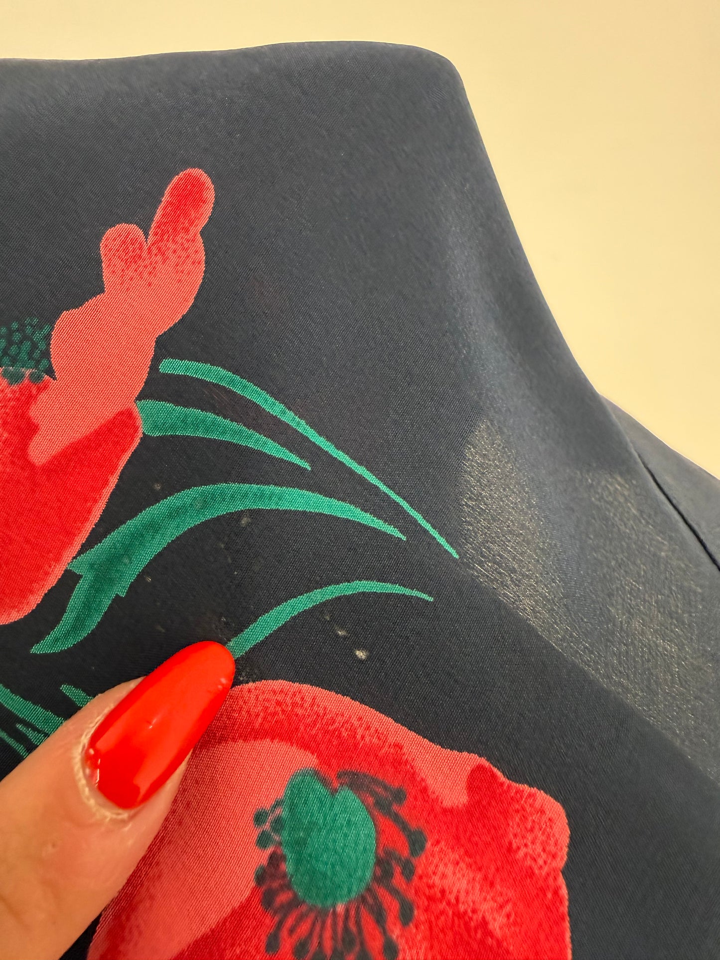 Rochie italiană din mătase naturală cu print floral superb și talie ușor reglabilă