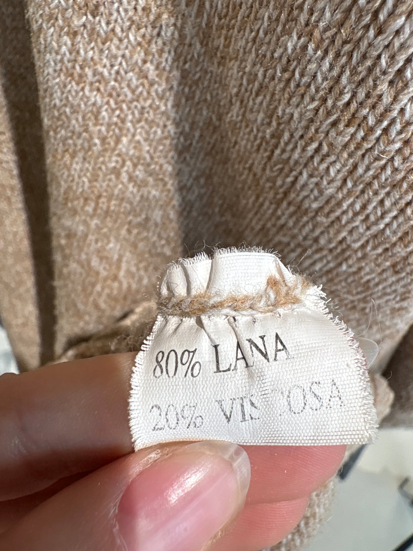 Pulover camel de gramaj mare în croi lejer din 80% lana extrafina